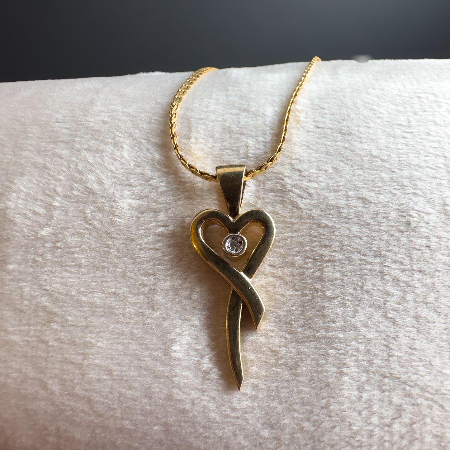Very Pretty | 9ct | 9k Gold | Vintage | Diamond Set Open Heart Ribbon Drop Pendant | Hallmarked |