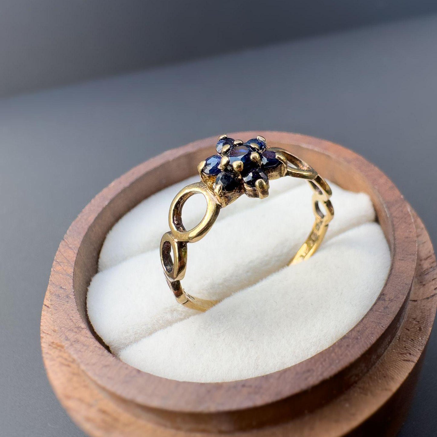 1970s Vintage | 9ct | 9k Gold | Unique Sapphire Floral Cluster Ring With Halo Design Band | September Birthstone Ring | English Hallmarks |
