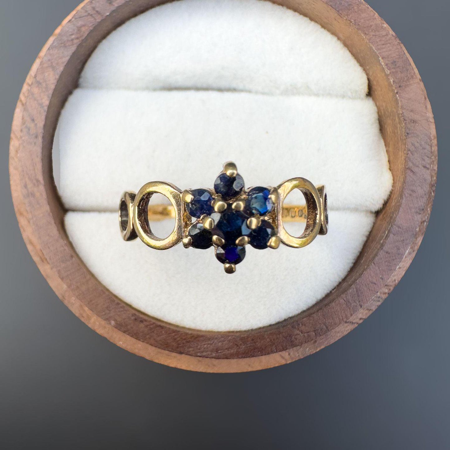 1970s Vintage | 9ct | 9k Gold | Unique Sapphire Floral Cluster Ring With Halo Design Band | September Birthstone Ring | English Hallmarks |