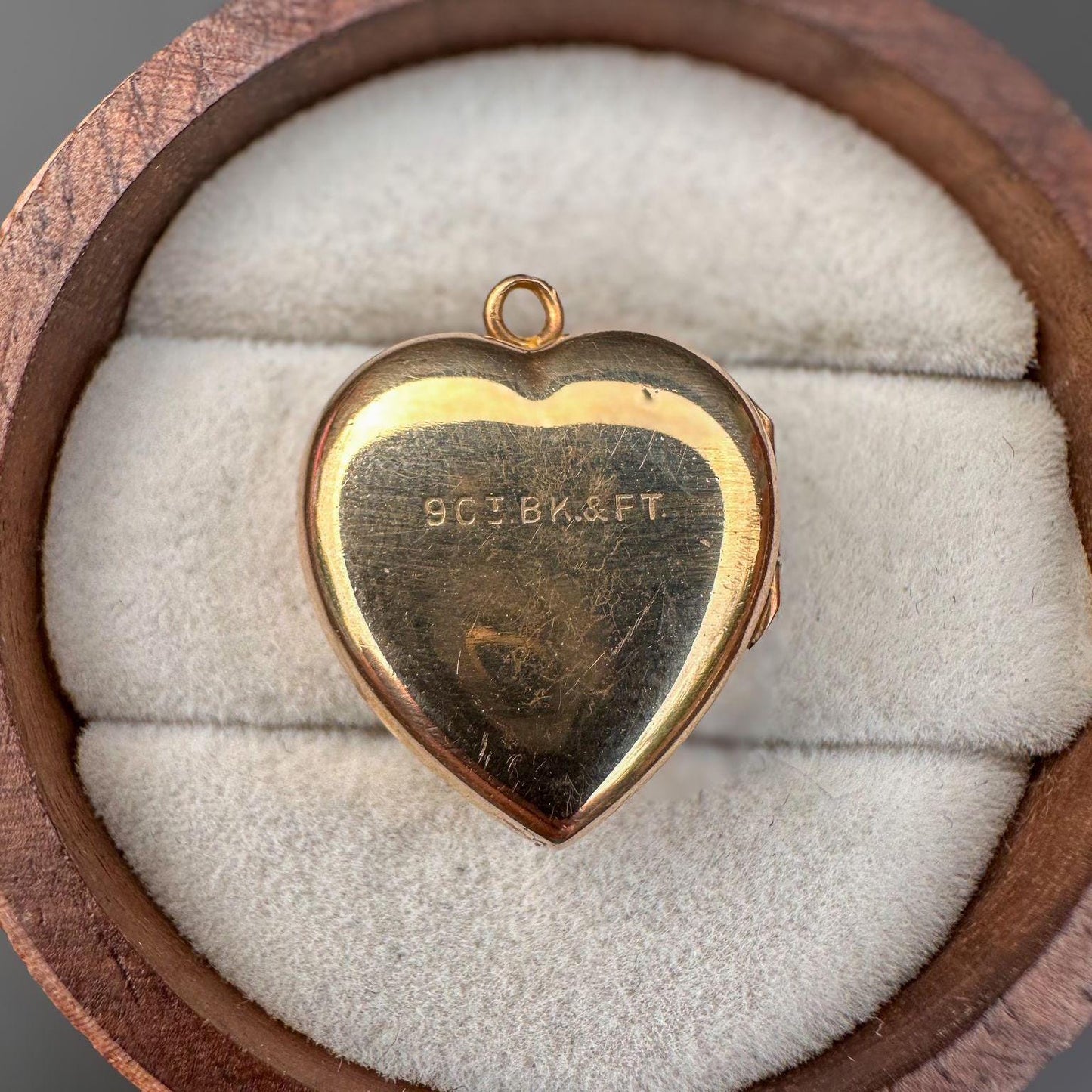 A Very Charming | Vintage | 9ct | 9k Yellow Gold Front & Back | Love Heart Locket Pendant | Drop Pendant | Beautifuly Engraved Pattern |