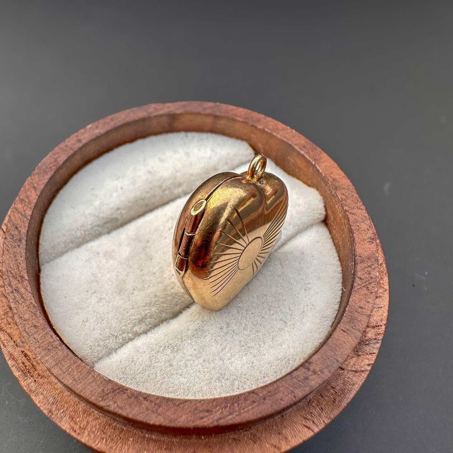 A Very Charming | Vintage | 9ct | 9k Yellow Gold Front & Back | Love Heart Locket Pendant | Drop Pendant | Beautifuly Engraved Pattern |