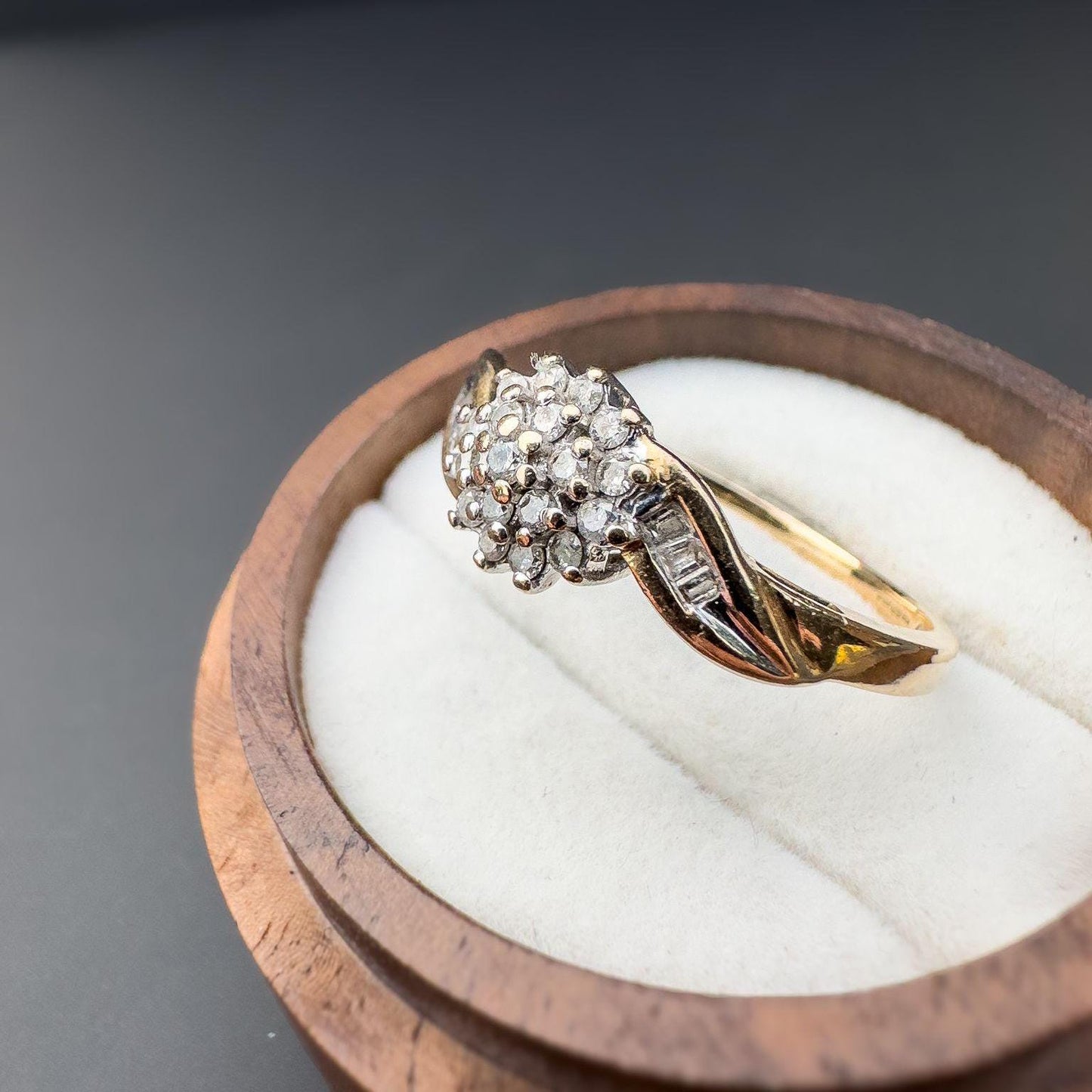 A Very Sparkly | 9ct | 9k Gold | Vintage | Diamond Cluster Ring With Diamond Set Twist Shoulders | English Hallmarks | UK T 1/2 - US 9.75 |