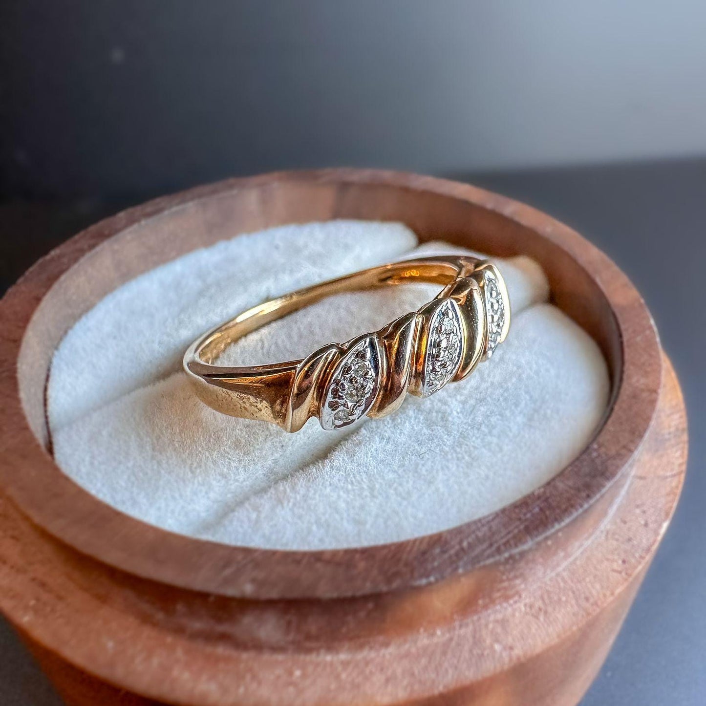 Elegant | 9ct | 9k Gold | Diamond Band Ring Twisted Design with Sparkling Diamond Accents | English Hallmarks | UK P - US 7.75 Resizable |
