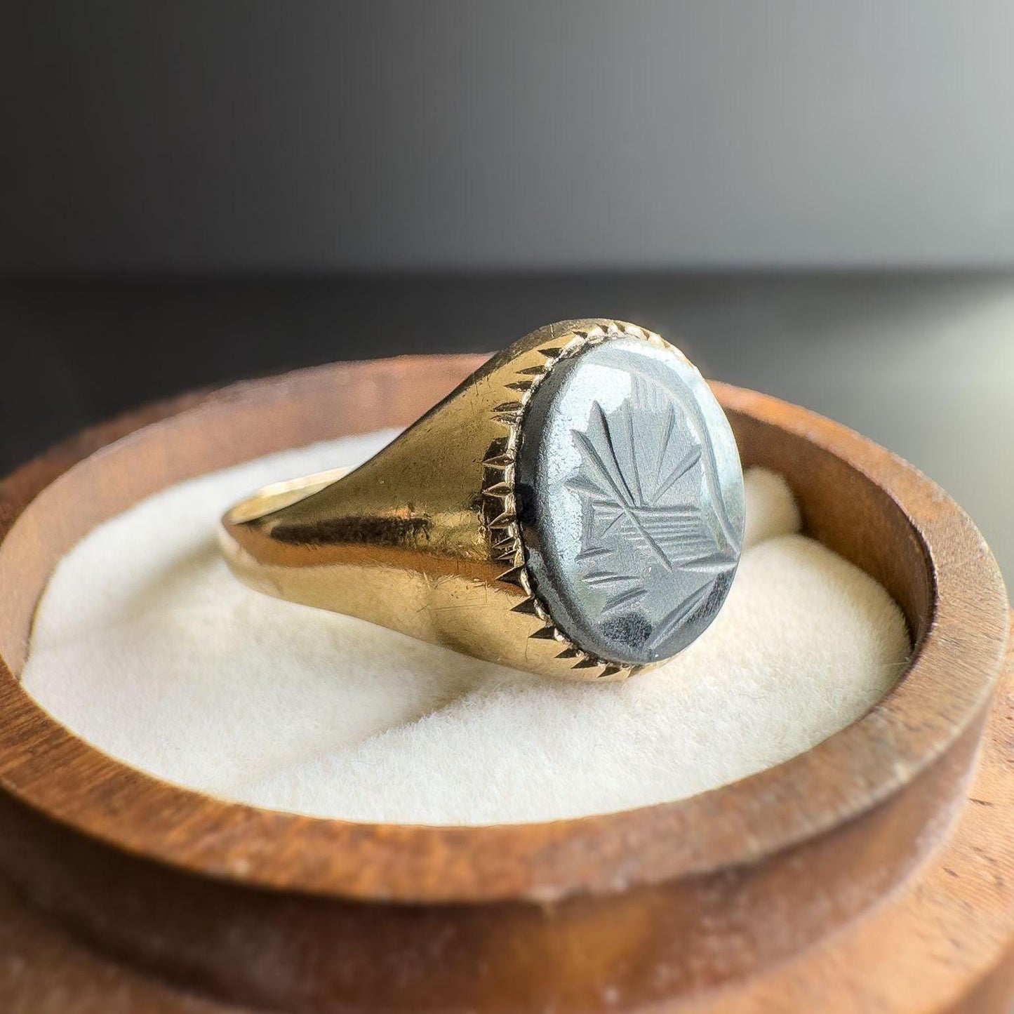 1980s | Vintage| 9ct | 9k Gold Men's Hematite Signet Ring Classic Engraved Intaglio Design | London Hallmarked | UK U - US 10 | Resizable