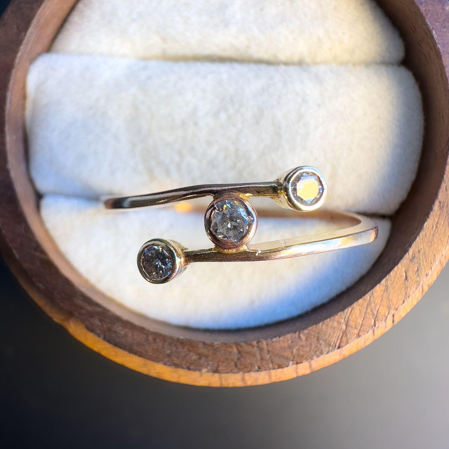 Contemporary 9ct Gold Diamond Trilogy Crossover Ring Modern Bezel-Set Coil Design | UK X - US 11.5 | Resizable