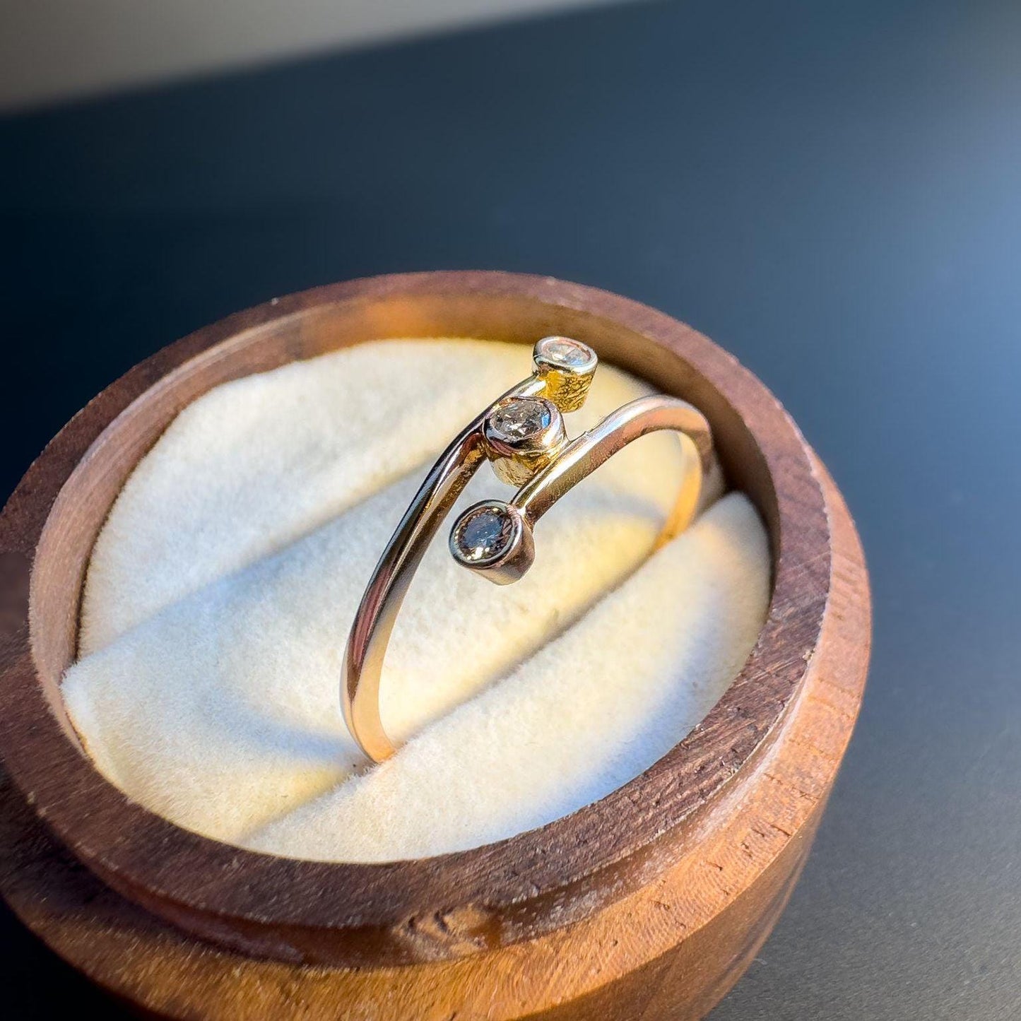 Contemporary 9ct Gold Diamond Trilogy Crossover Ring Modern Bezel-Set Coil Design | UK X - US 11.5 | Resizable
