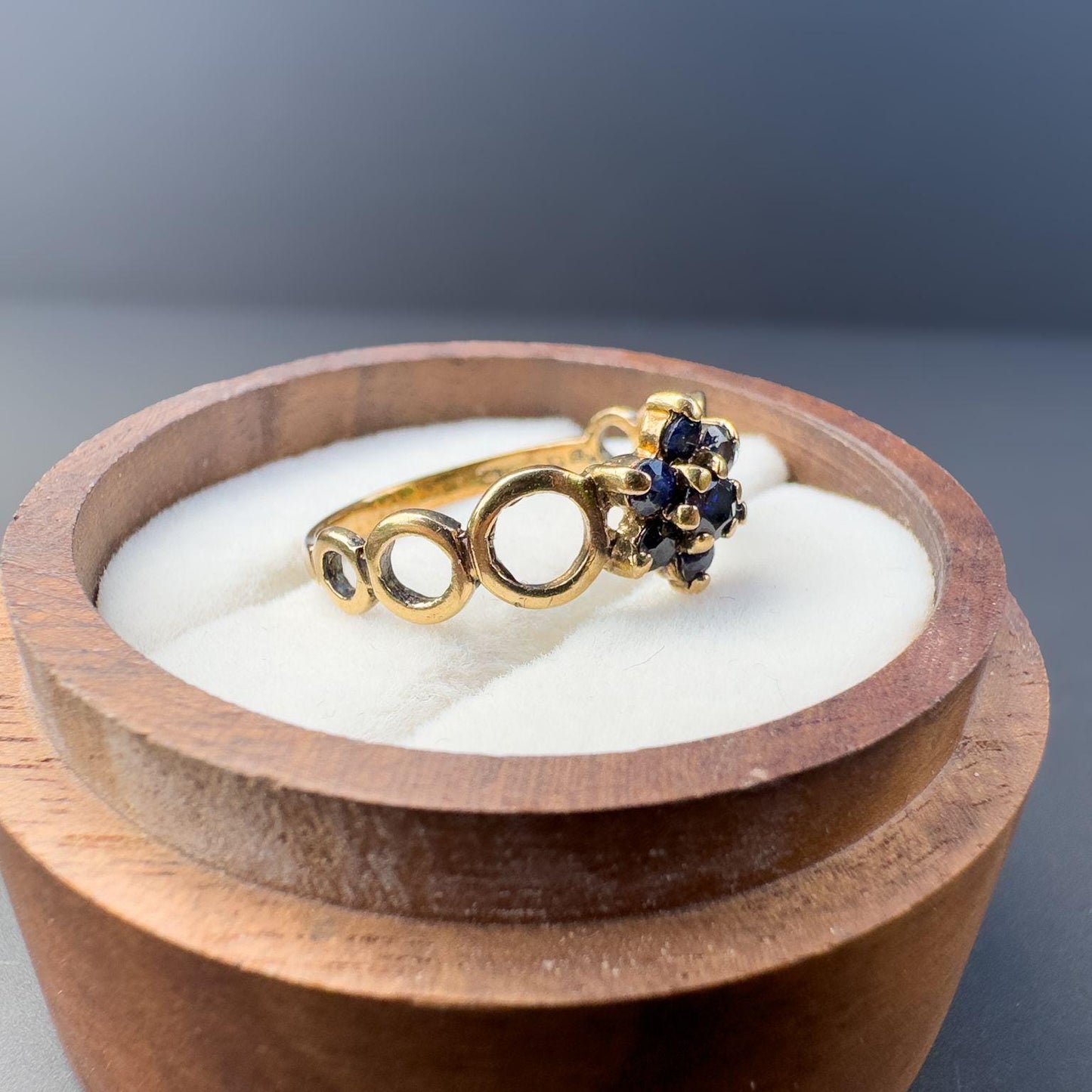 1970s Vintage | 9ct | 9k Gold | Unique Sapphire Floral Cluster Ring With Halo Design Band | September Birthstone Ring | English Hallmarks |
