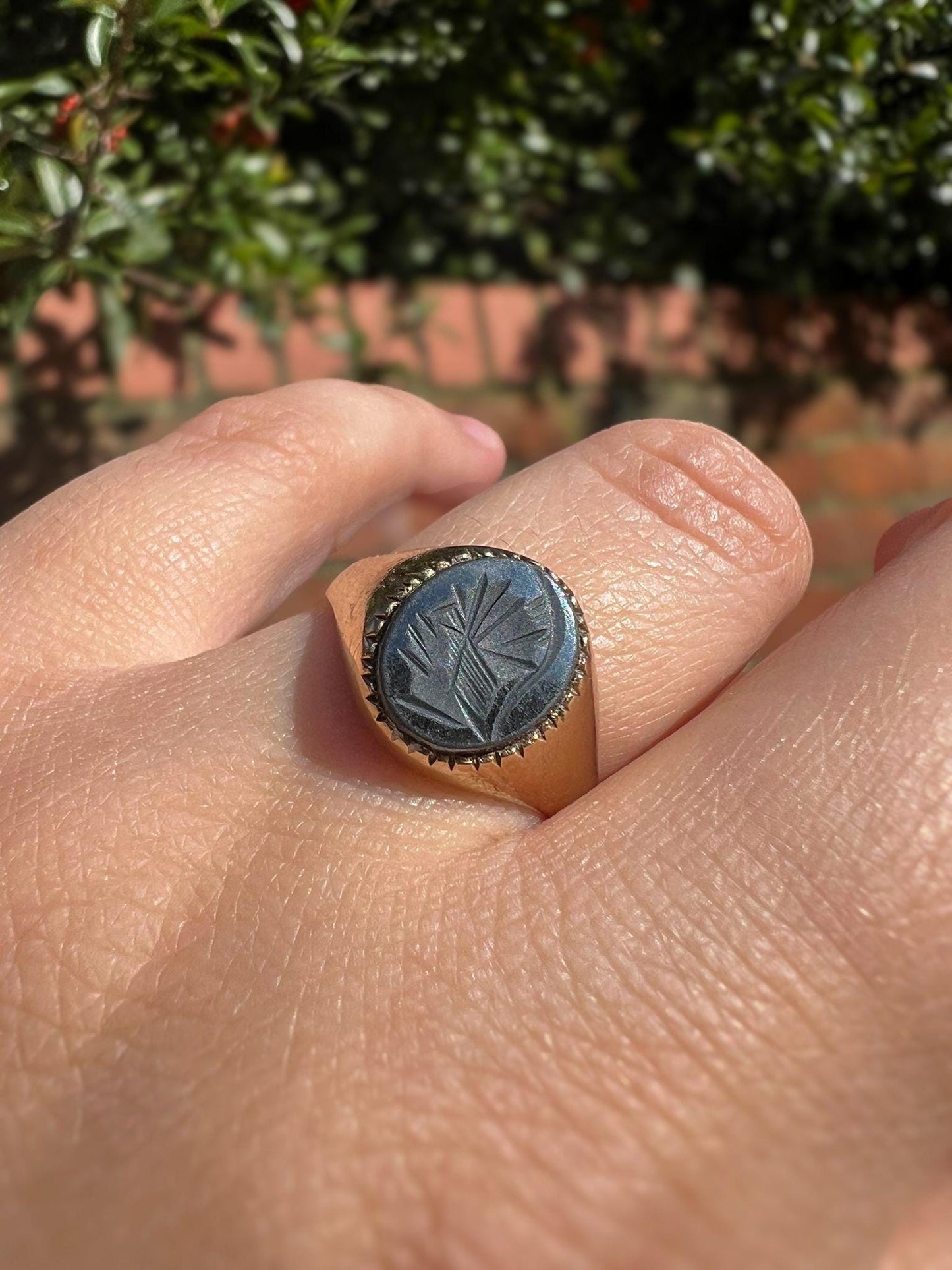1980s | Vintage| 9ct | 9k Gold Men's Hematite Signet Ring Classic Engraved Intaglio Design | London Hallmarked | UK U - US 10 | Resizable