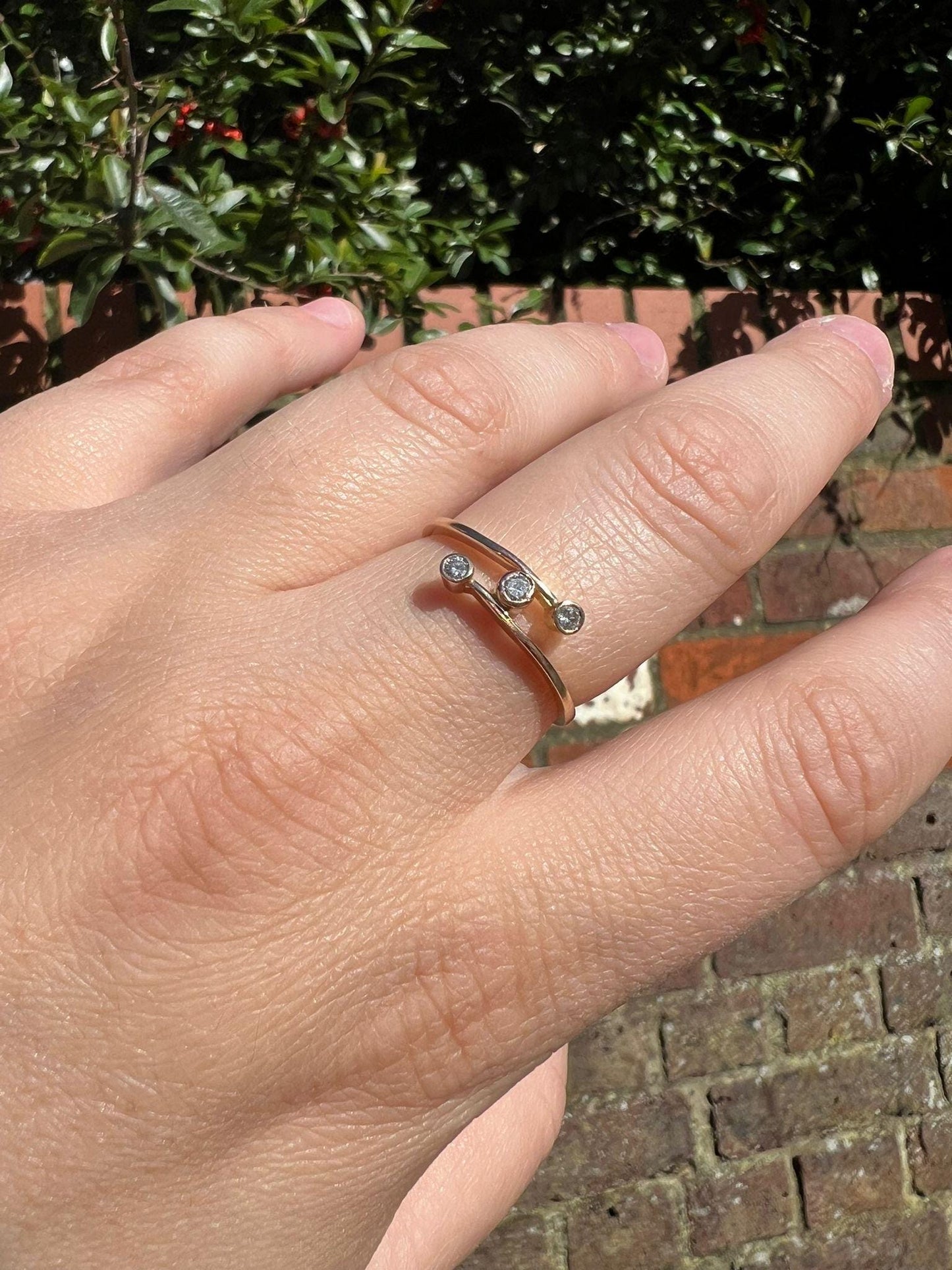 Contemporary 9ct Gold Diamond Trilogy Crossover Ring Modern Bezel-Set Coil Design | UK X - US 11.5 | Resizable