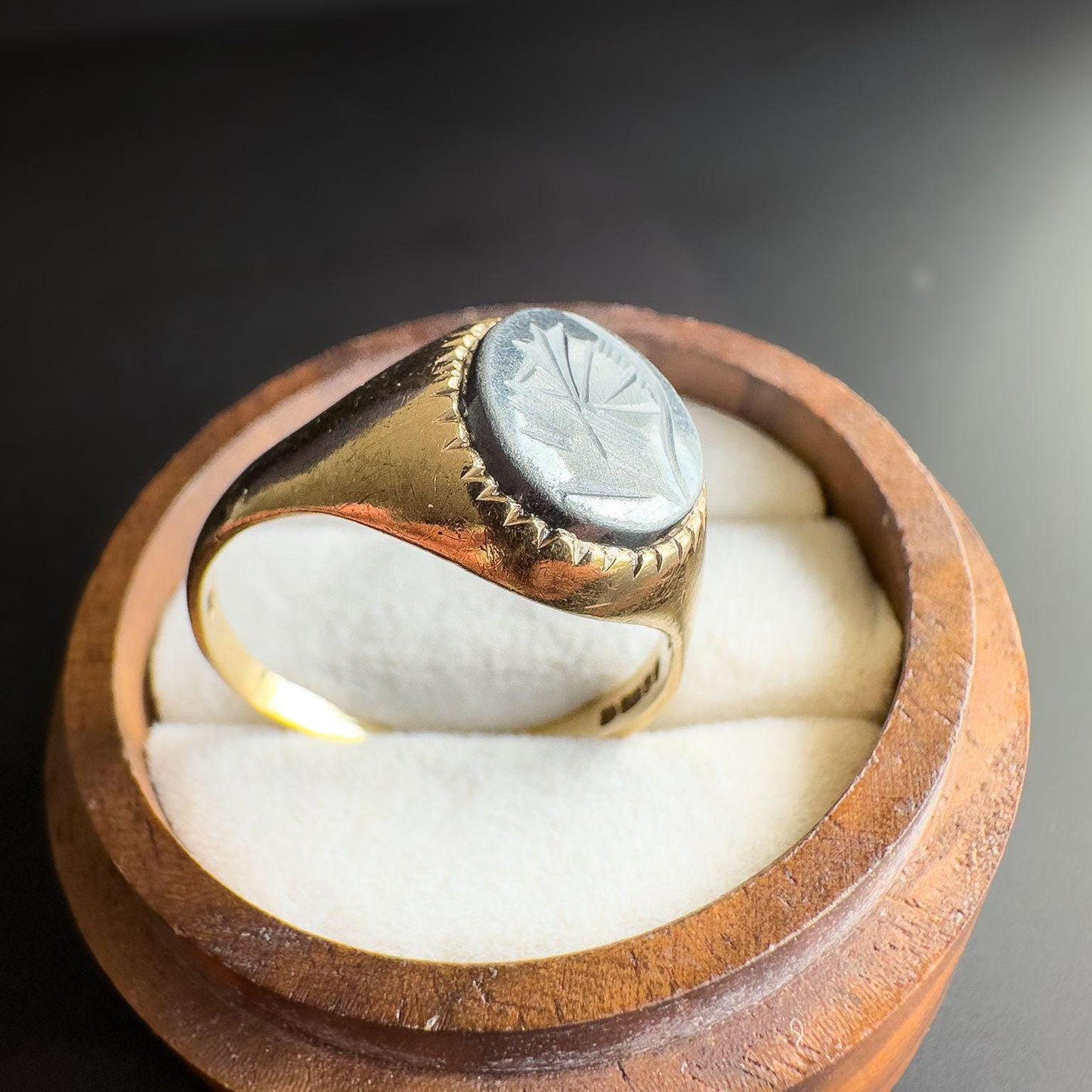1980s | Vintage| 9ct | 9k Gold Men's Hematite Signet Ring Classic Engraved Intaglio Design | London Hallmarked | UK U - US 10 | Resizable