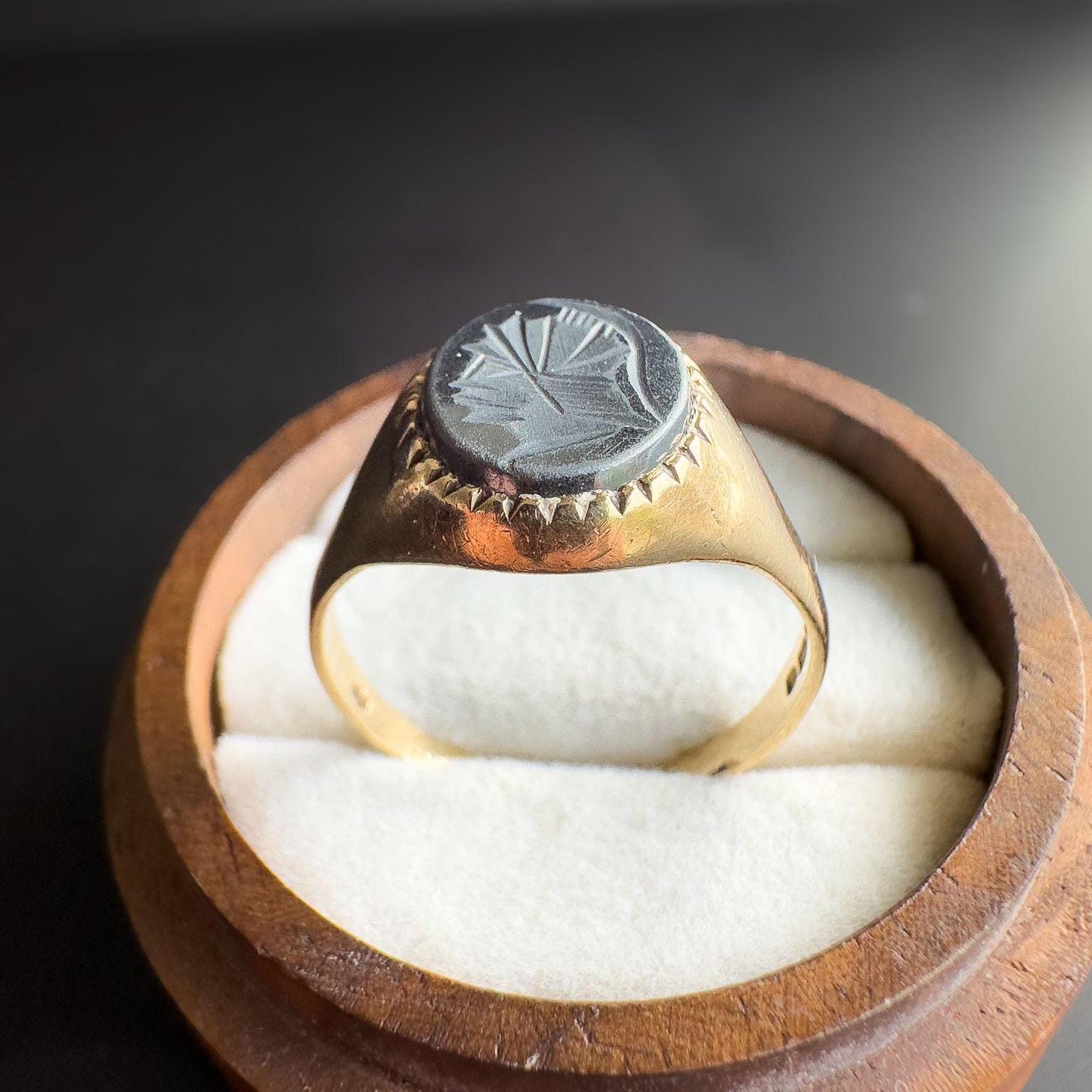 1980s | Vintage| 9ct | 9k Gold Men's Hematite Signet Ring Classic Engraved Intaglio Design | London Hallmarked | UK U - US 10 | Resizable