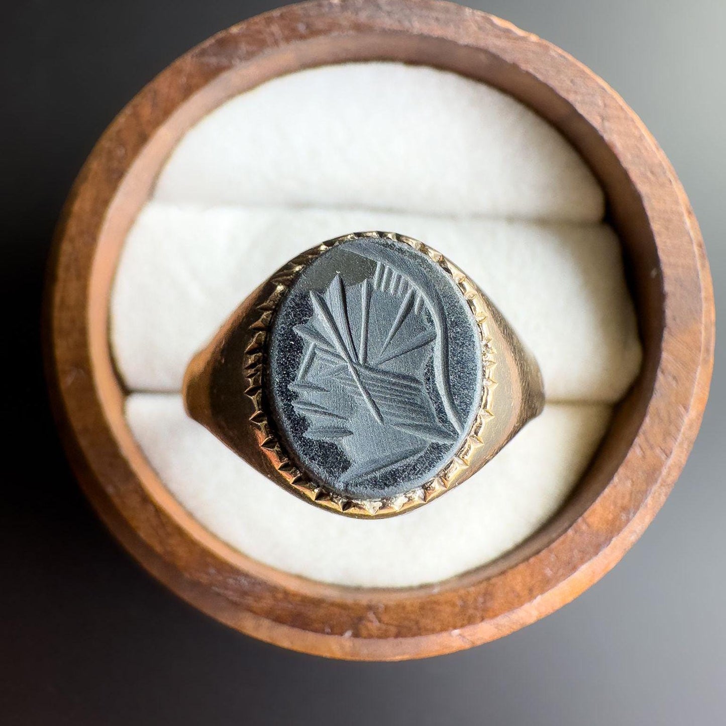 1980s | Vintage| 9ct | 9k Gold Men's Hematite Signet Ring Classic Engraved Intaglio Design | London Hallmarked | UK U - US 10 | Resizable