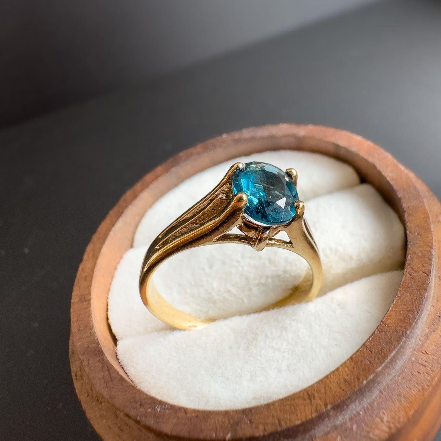 Vintage 9ct Gold Blue Zircon Ring | Stunning Oval-Cut Zircon in Classic Gold Setting | December Birthstone Gift | English Hallmarks