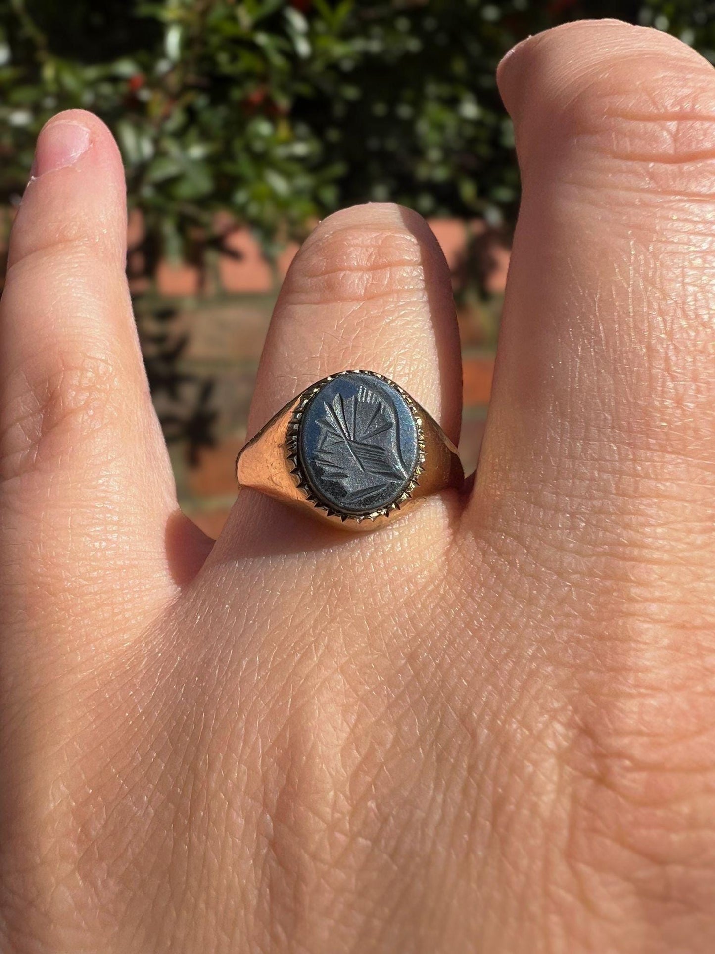 1980s | Vintage| 9ct | 9k Gold Men's Hematite Signet Ring Classic Engraved Intaglio Design | London Hallmarked | UK U - US 10 | Resizable