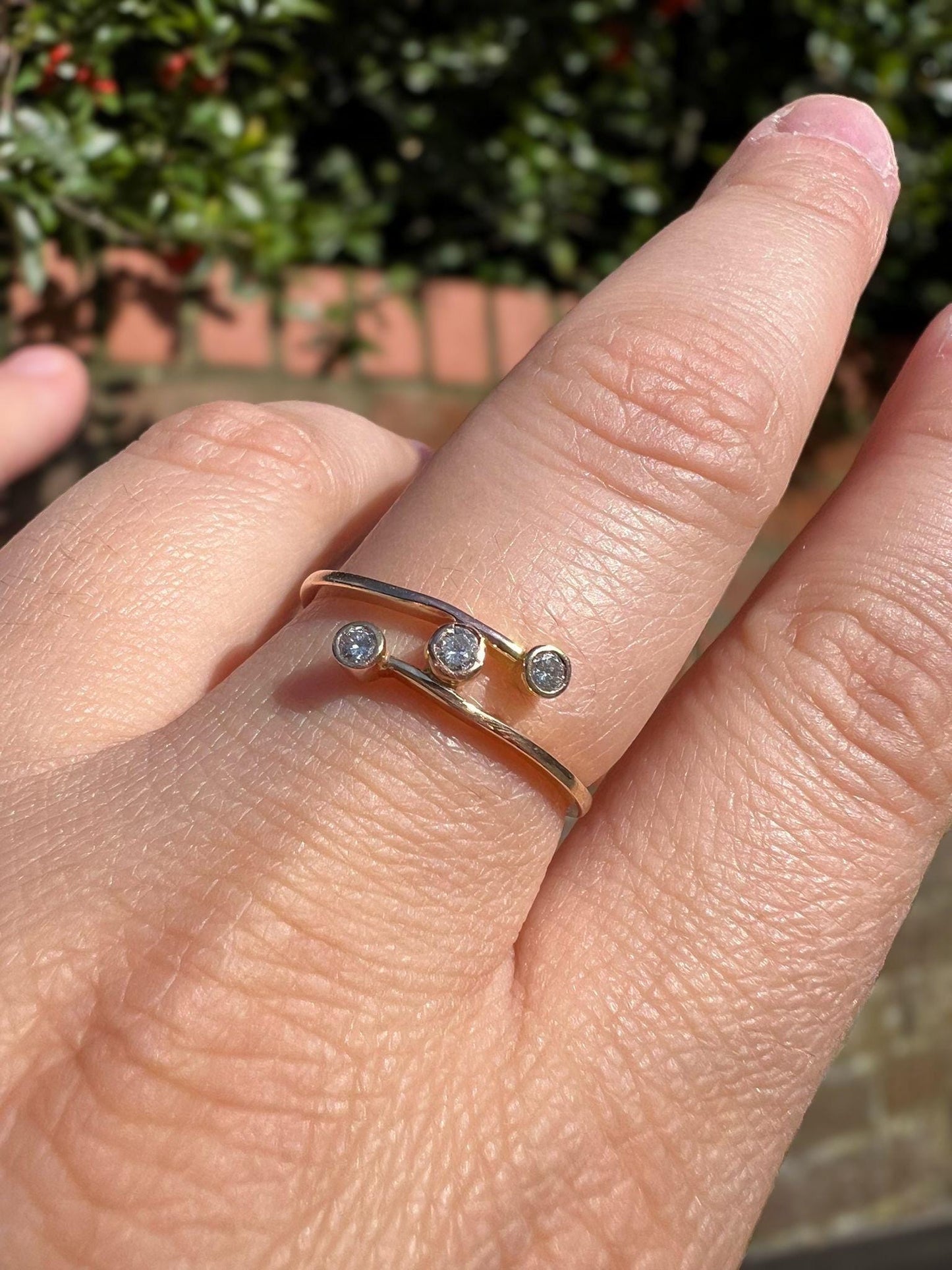 Contemporary 9ct Gold Diamond Trilogy Crossover Ring Modern Bezel-Set Coil Design | UK X - US 11.5 | Resizable