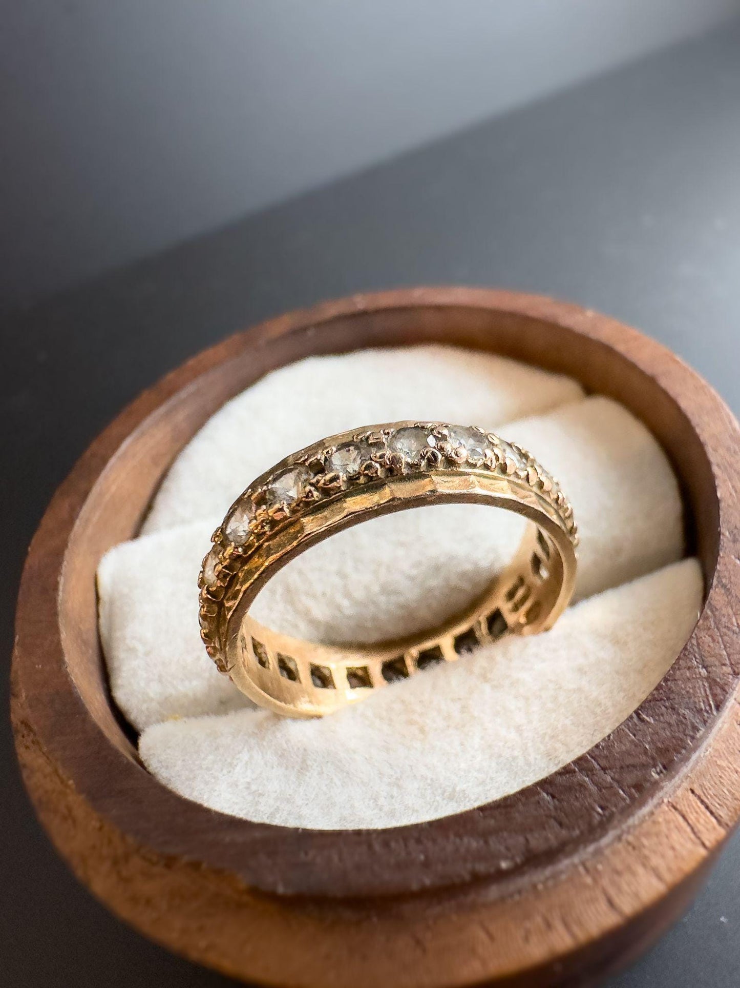 Vintage 9ct Gold | White Spinel Eternity Band Ring Elegant Sparkling Spinel in a Classic Eternity Design | Hallmarked | UK K 1/2 - US 5.5