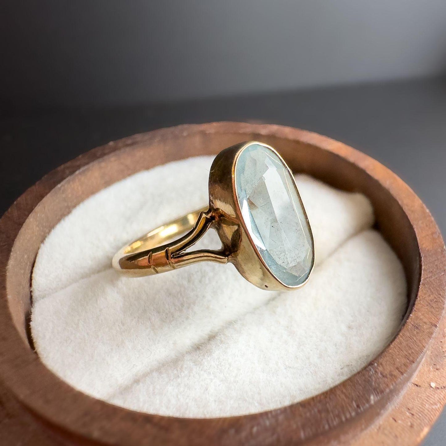 90s Vintage | 9ct Gold Aquamarine Ring | Elegant Oval Aquamarine Statement Ring | Size UK L - US 5.75 | Resizable | English Hallmarks