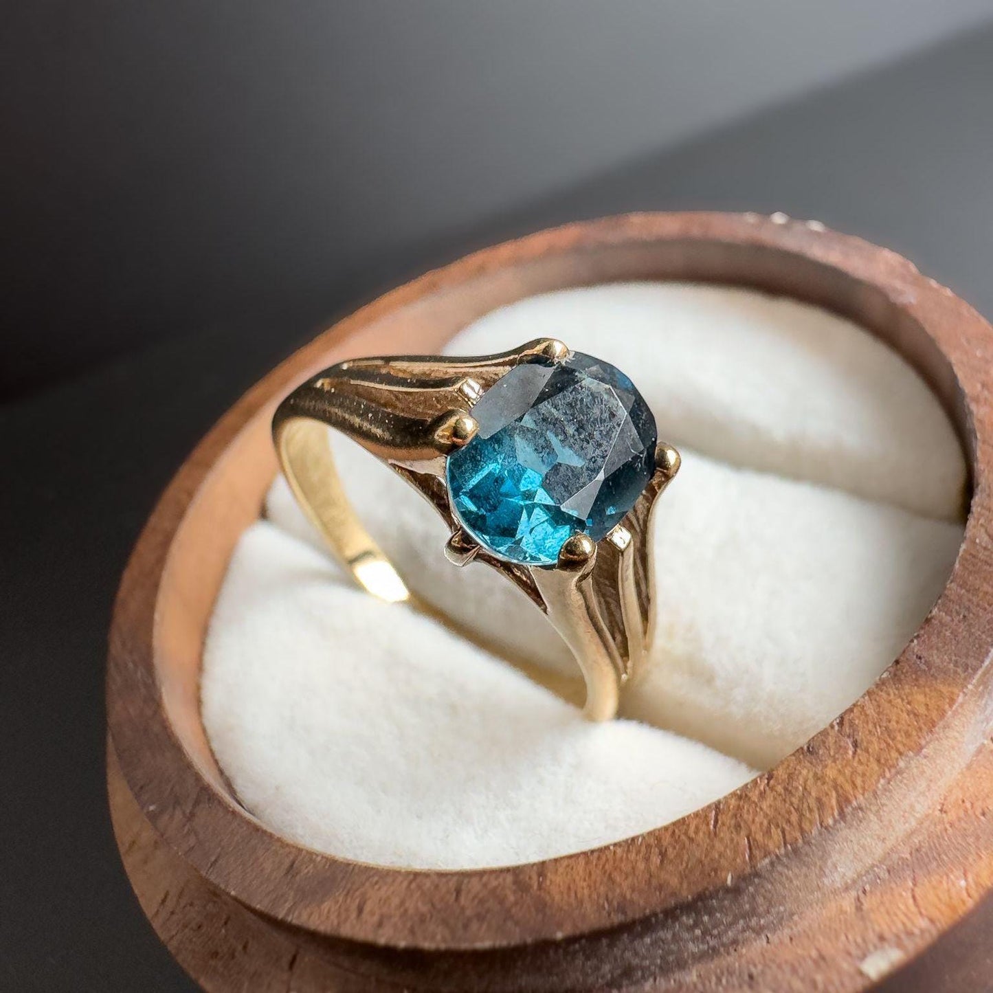 Vintage 9ct Gold Blue Zircon Ring | Stunning Oval-Cut Zircon in Classic Gold Setting | December Birthstone Gift | English Hallmarks