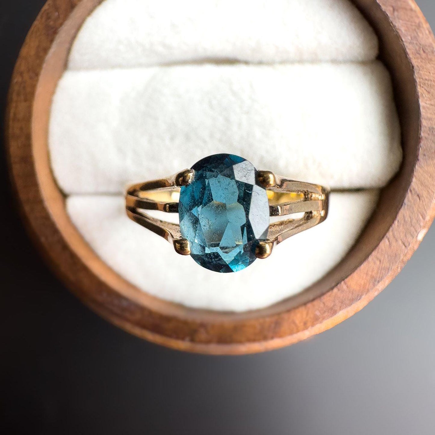 Vintage 9ct Gold Blue Zircon Ring | Stunning Oval-Cut Zircon in Classic Gold Setting | December Birthstone Gift | English Hallmarks
