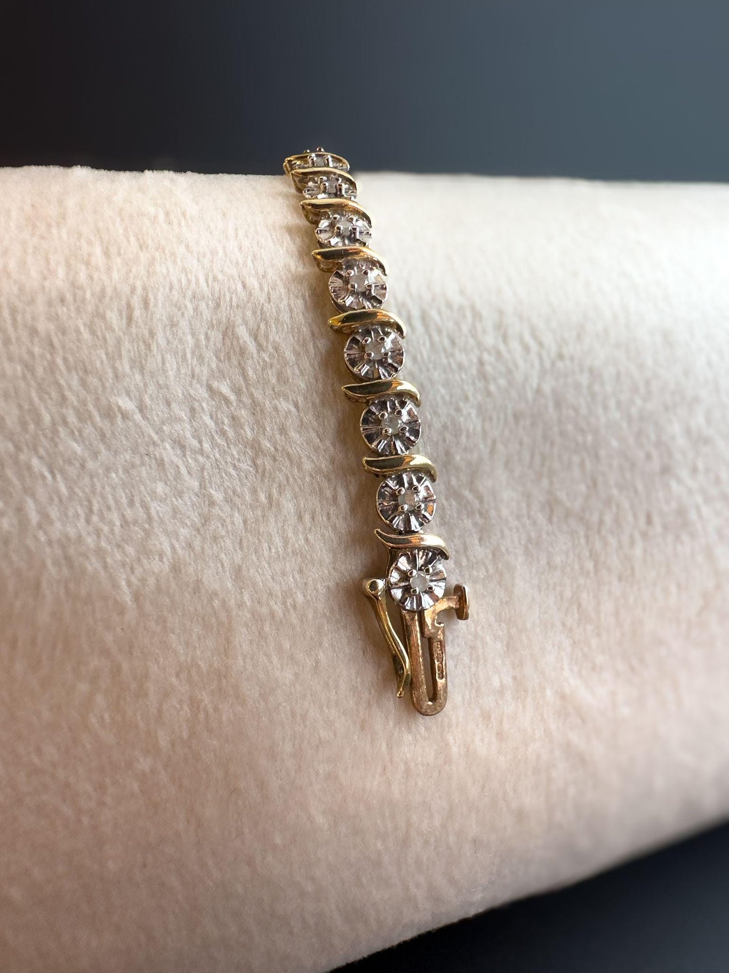 Stunning Vintage 9ct Gold Diamond Tennis Bracelet Dazzling Diamonds & Gold Elegance | English Hallmarks | 19cm - 7.5 Inch