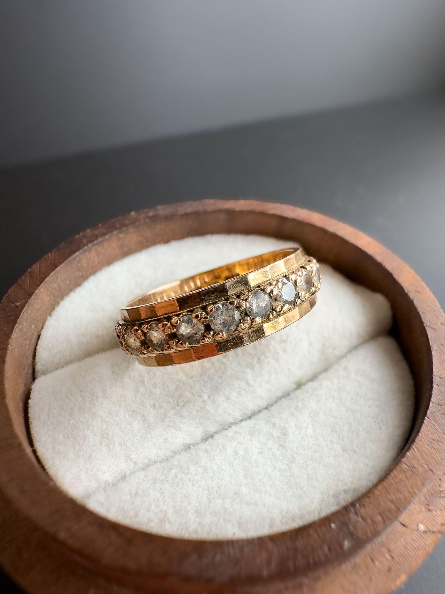 Vintage 9ct Gold | White Spinel Eternity Band Ring Elegant Sparkling Spinel in a Classic Eternity Design | Hallmarked | UK K 1/2 - US 5.5