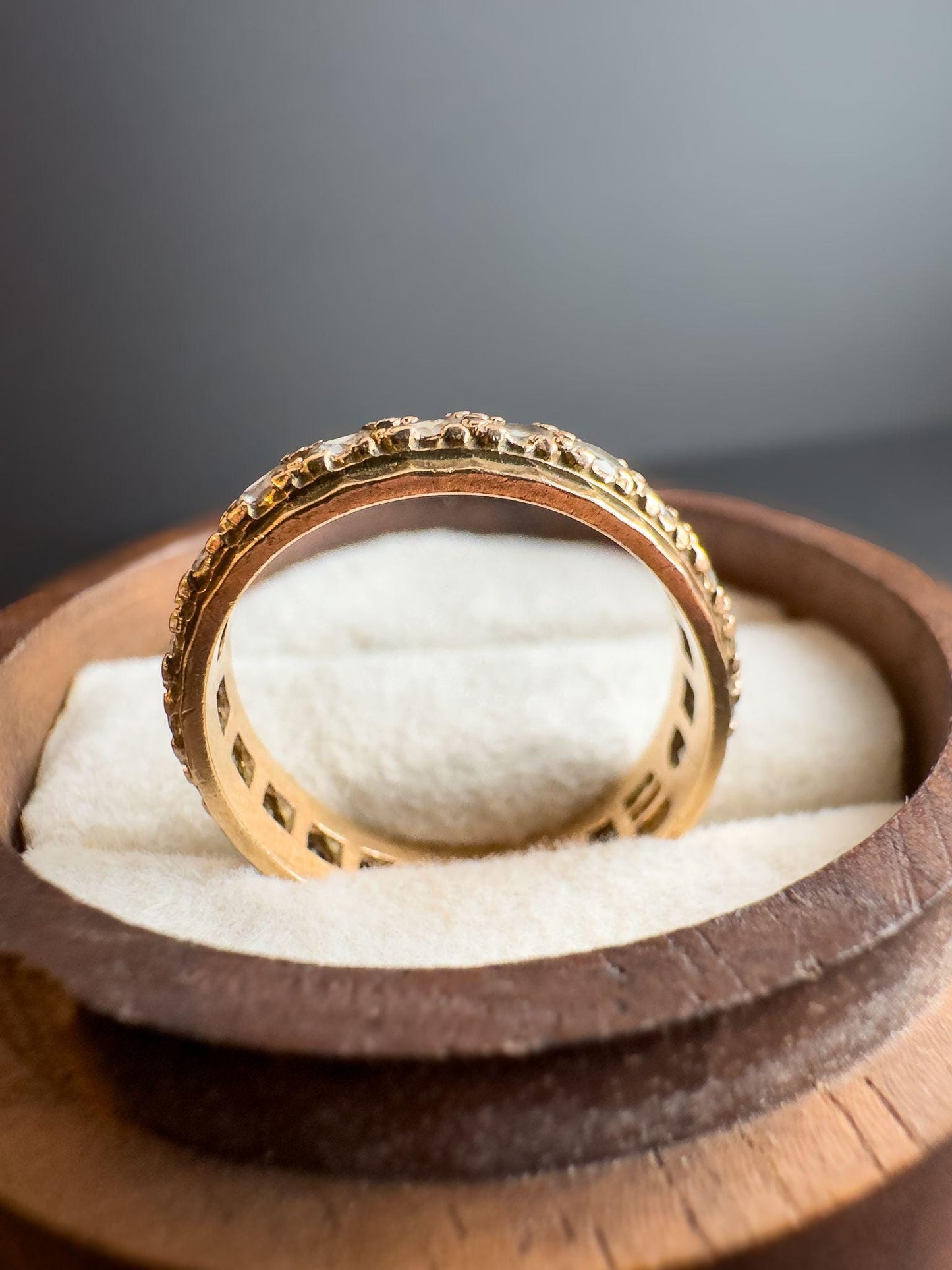 Vintage 9ct Gold | White Spinel Eternity Band Ring Elegant Sparkling Spinel in a Classic Eternity Design | Hallmarked | UK K 1/2 - US 5.5