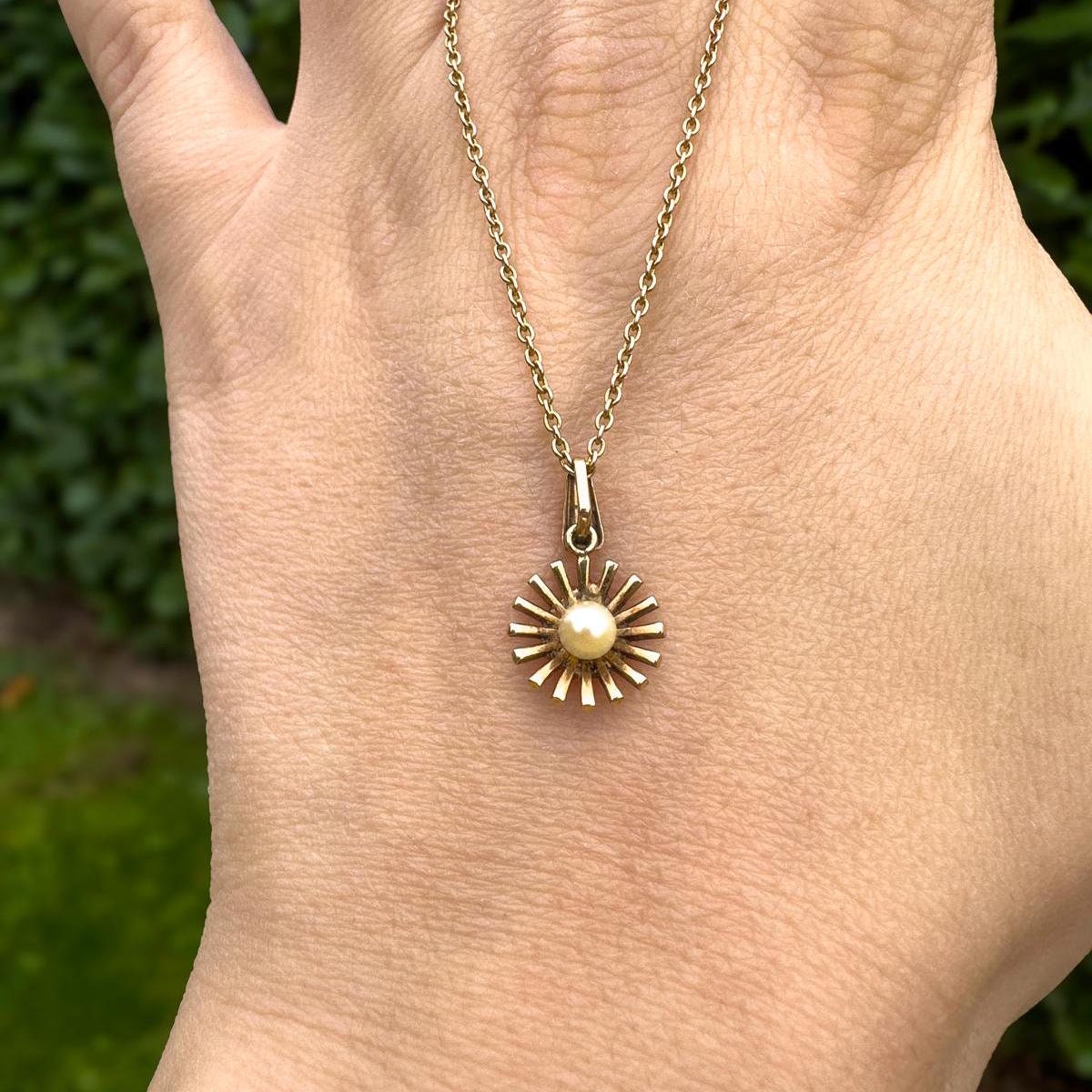Vintage 9ct Gold Sunburst Pearl Pendant Necklace on 9ct Gold Fine Link Chain Radiant Sunburst Design | 46cm/18 Inch