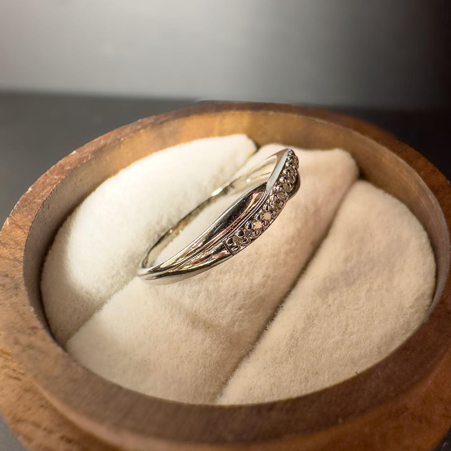 Vintage 9ct White Gold Twist Ring with Clear Stones | Elegant Infinity Band | Classic Sparkling Jewelry | UK L - US 5.75 | English Hallmarks
