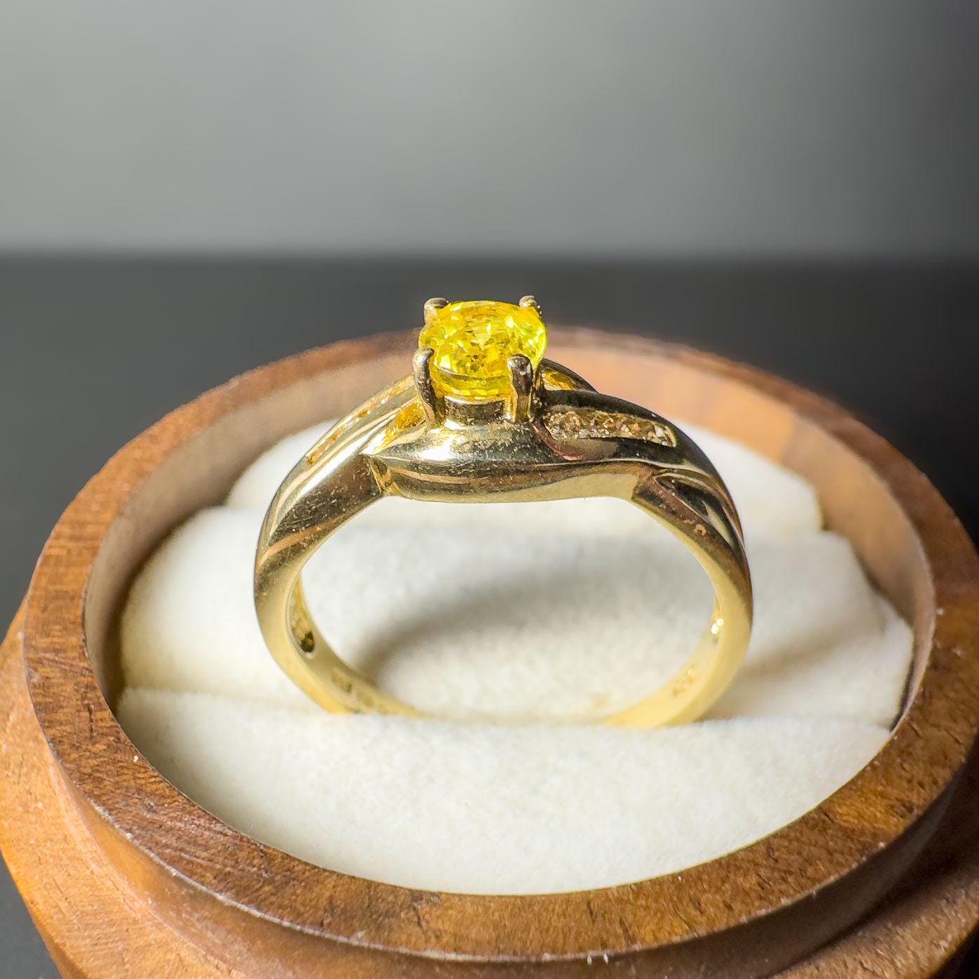 Vintage 9ct Gold Citrine & Diamond Ring | Elegant Retro Yellow Gemstone Statement Ring| | UK N 1/2 - US 7 | Resizable | English Hallmarks