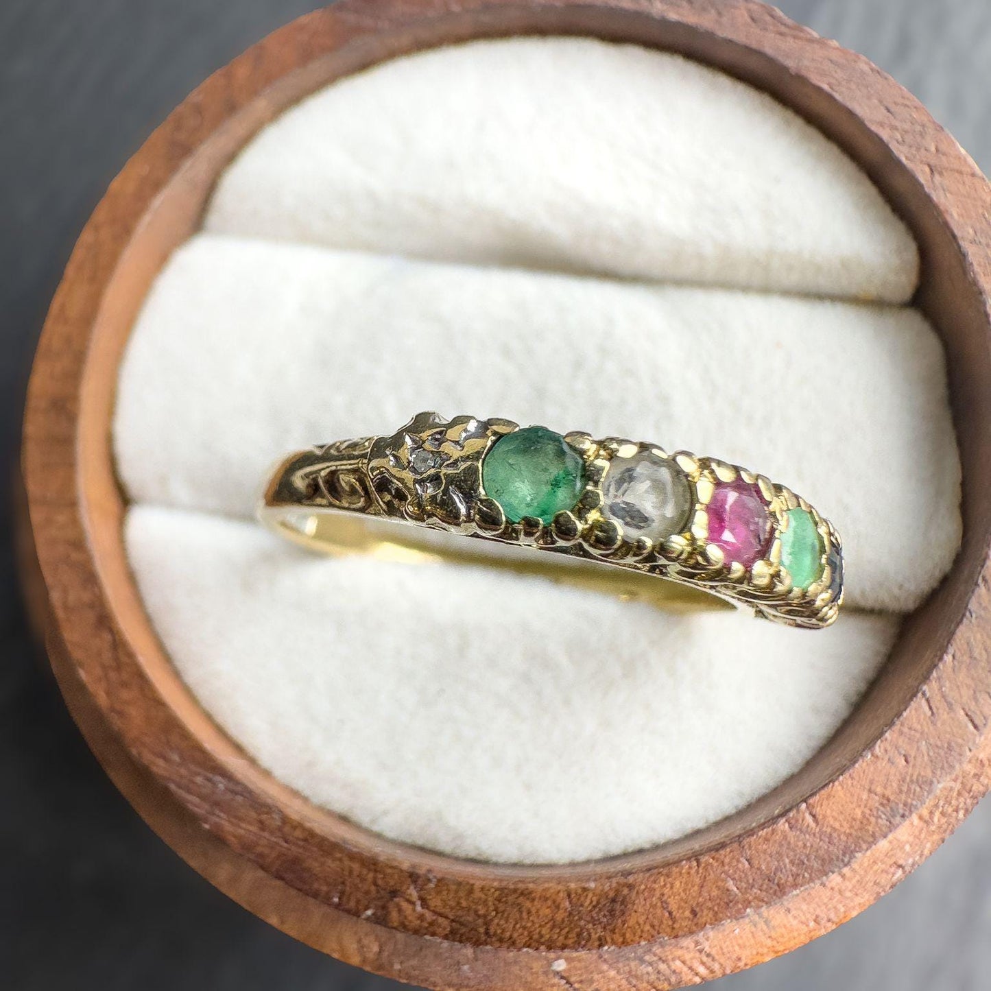 9ct Gold Multi stone Vintage DEAREST Ring | Perfect Gift for Loved Ones | D.E.A.R.E.S.T Ring | UK O 1/2 | Resizable | Hallmarked |