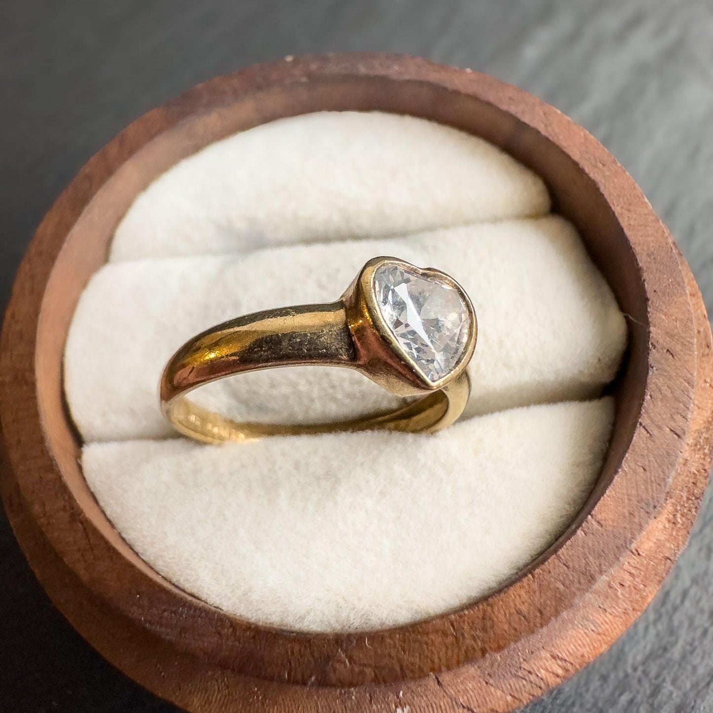 Vintage 9ct Solid Gold | Heart Ring with Sparkling Cubic Zirconia Romantic Jewelry | English Hallmarked | UK J 1/2 - US 5 | Resizable