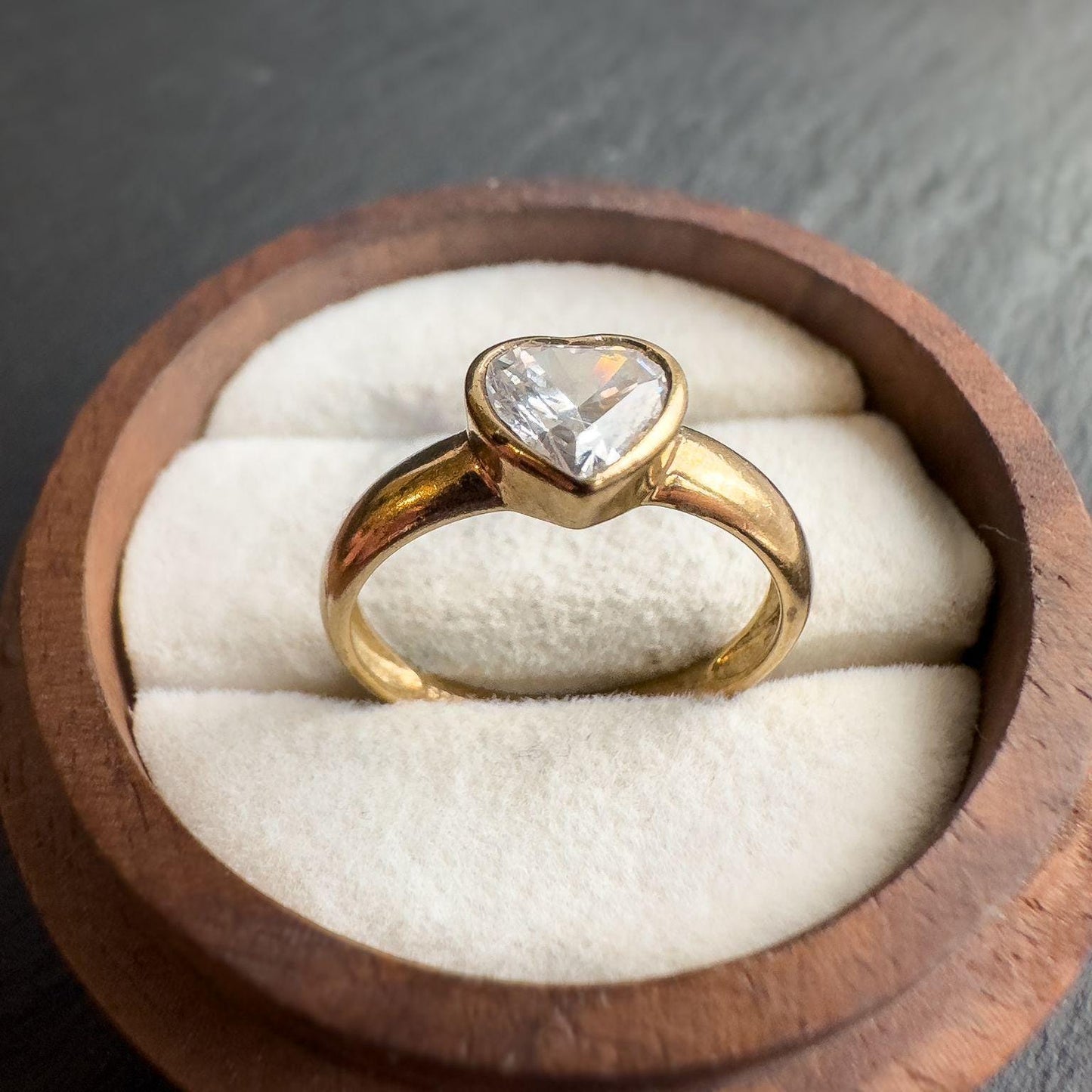 Vintage 9ct Solid Gold | Heart Ring with Sparkling Cubic Zirconia Romantic Jewelry | English Hallmarked | UK J 1/2 - US 5 | Resizable