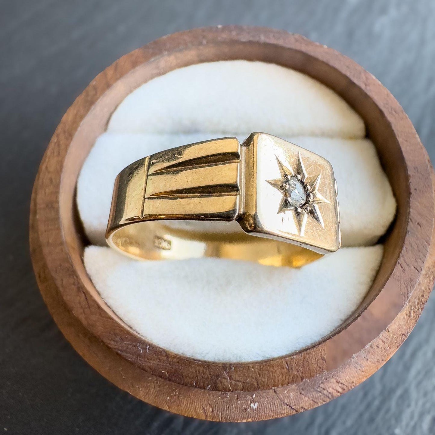 9ct Gold Diamond Star Ring | Vintage Unisex Signet Ring | Unique Gold Gypsy Ring | UK W - US 11 | Resizable | Retro Gold Jewelry |