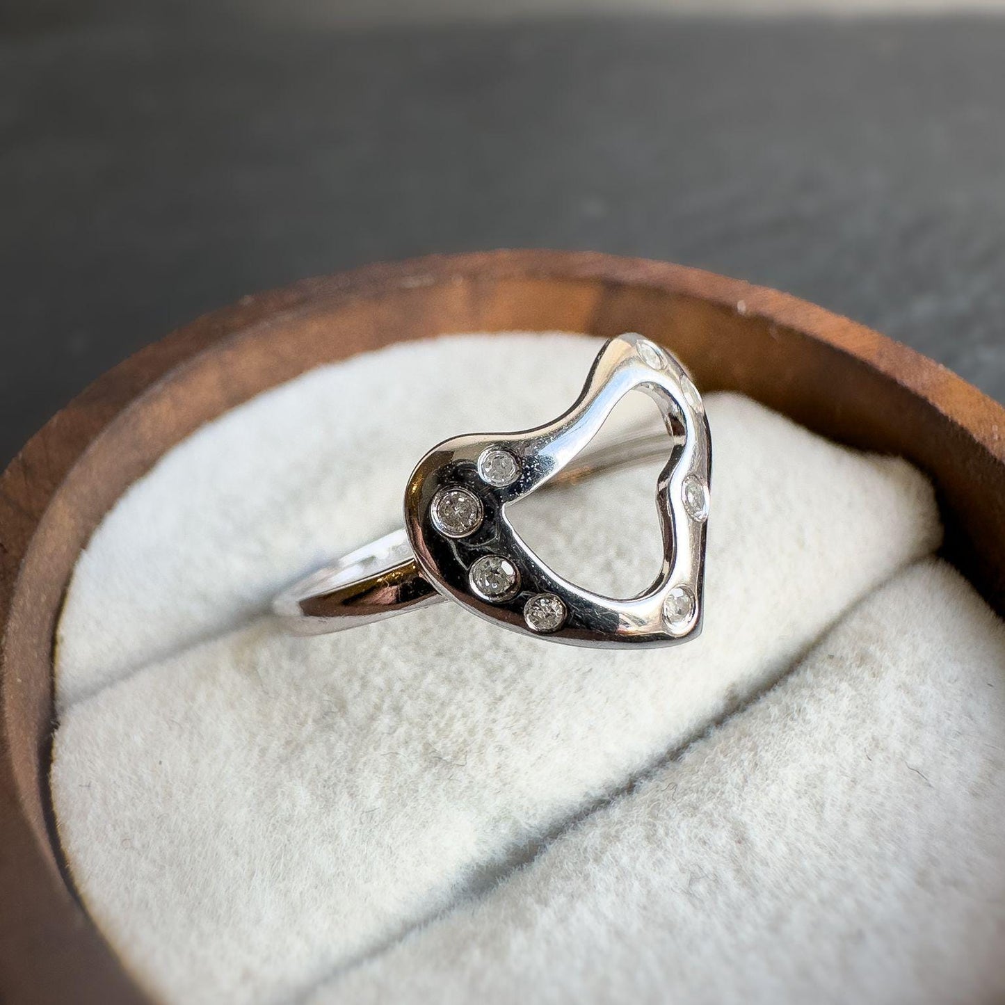 9ct Solid White Gold Vintage Heart Diamond Ring | Open Heart Design with Round Diamond Accents | Hallmarked | UK K - US 5.25 |