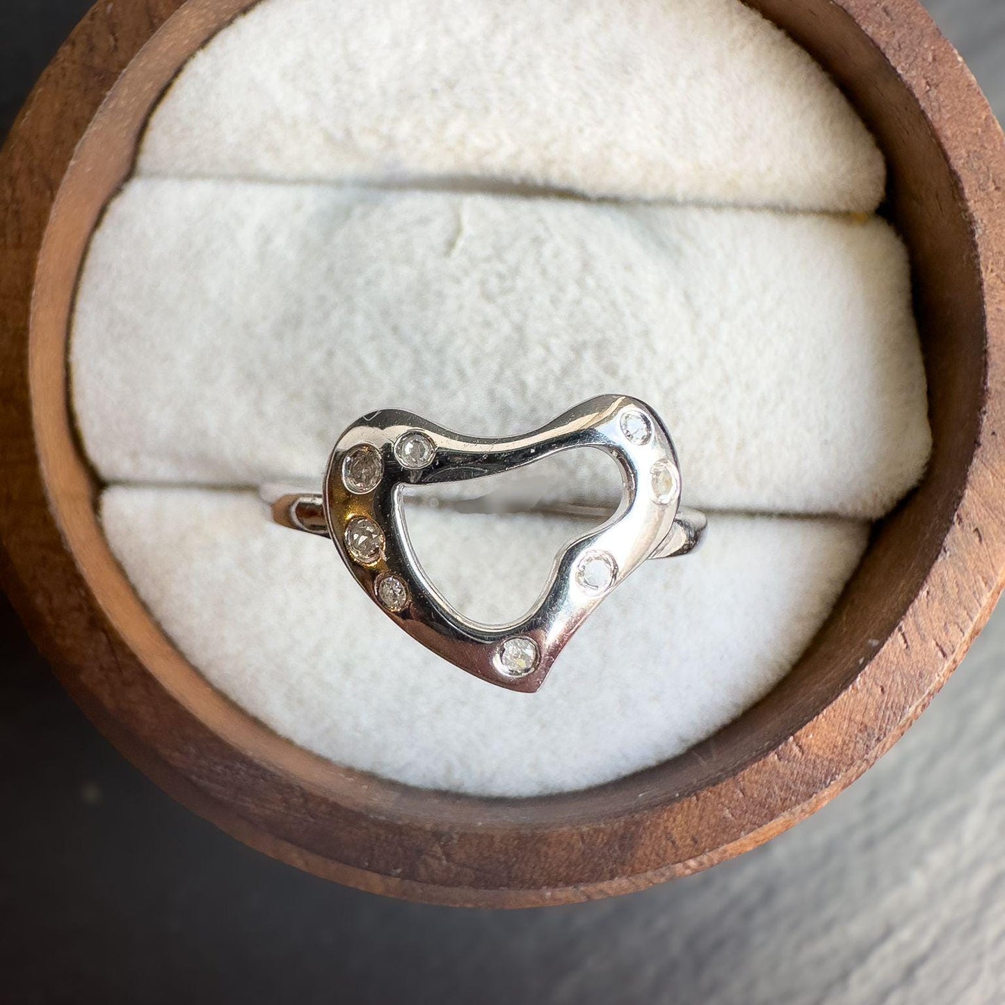 9ct Solid White Gold Vintage Heart Diamond Ring | Open Heart Design with Round Diamond Accents | Hallmarked | UK K - US 5.25 |