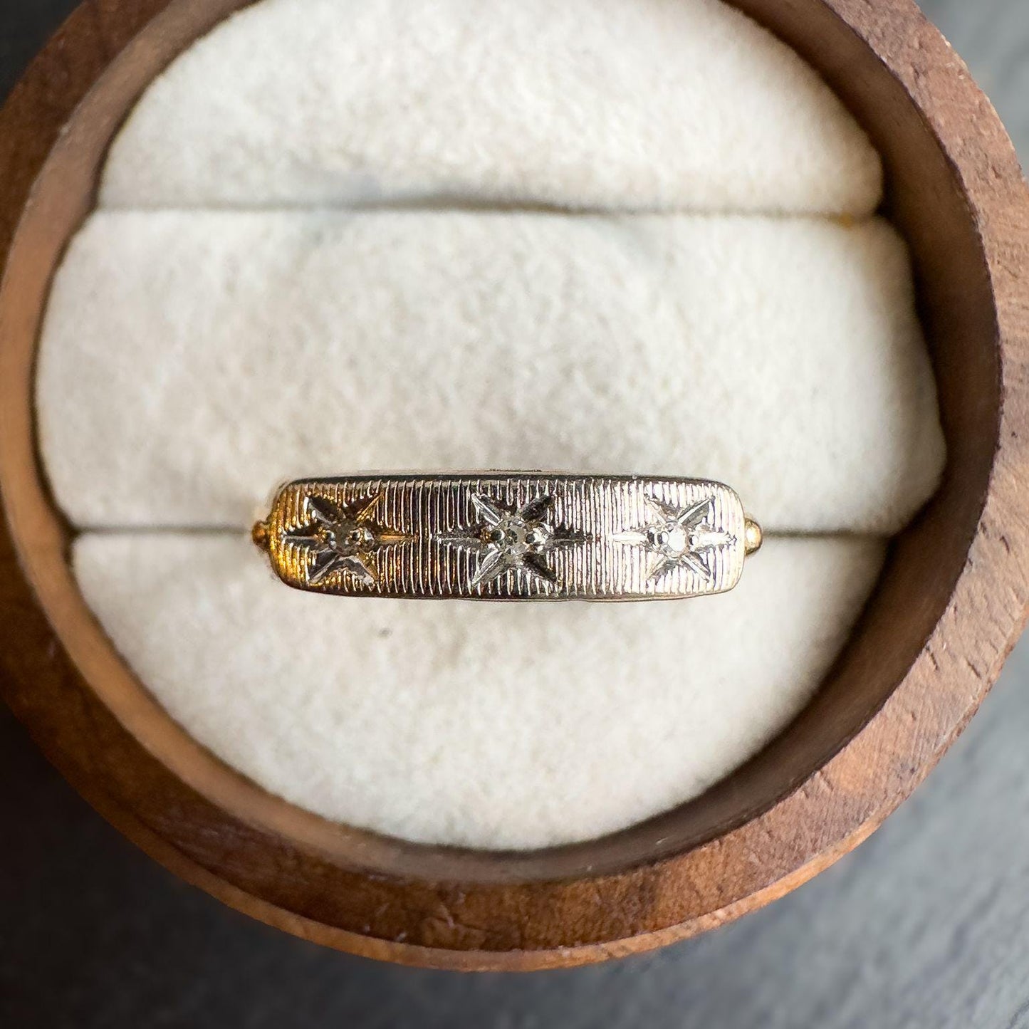 14ct Gold | Diamond Ring with Starburst Design |
