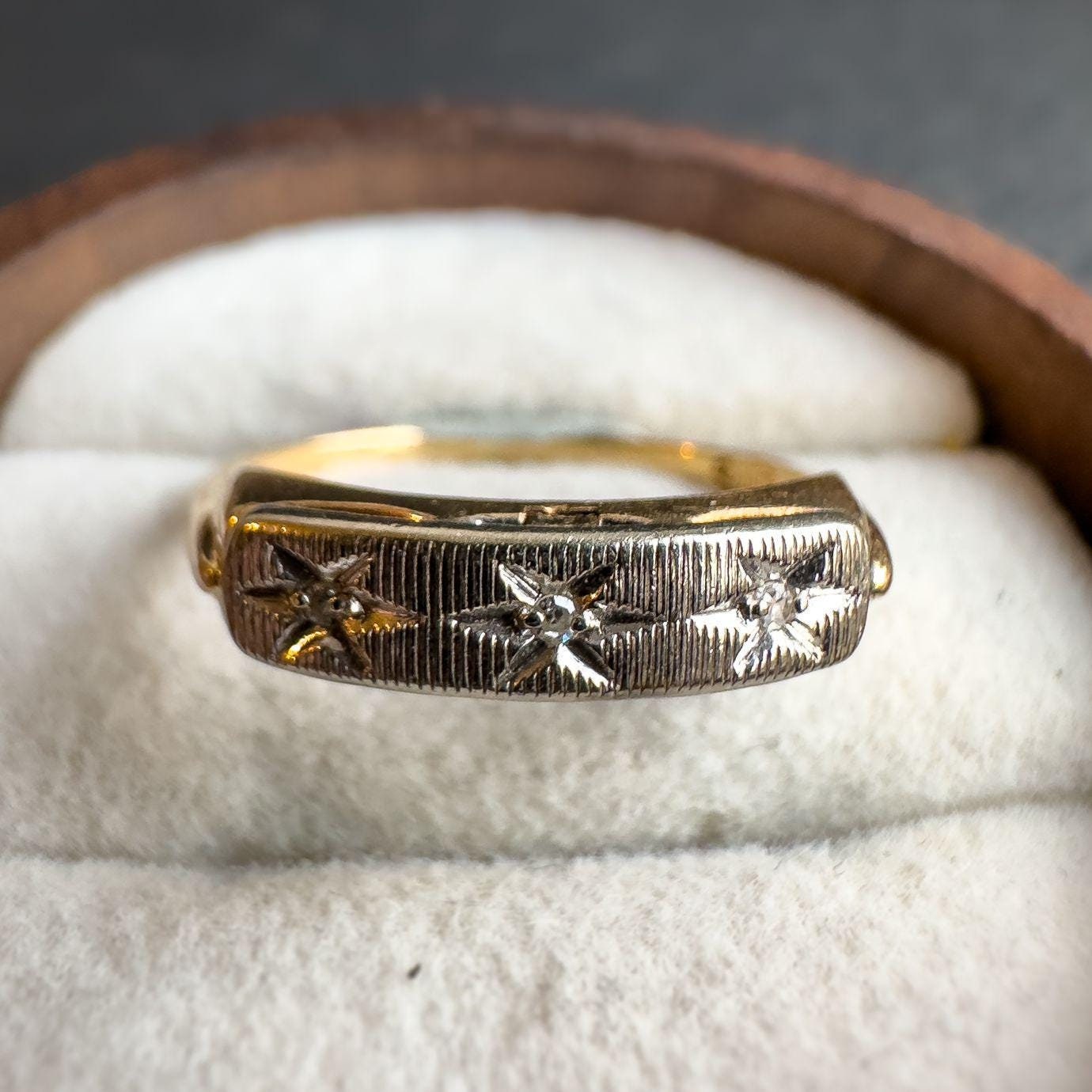 14ct Gold | Diamond Ring with Starburst Design |