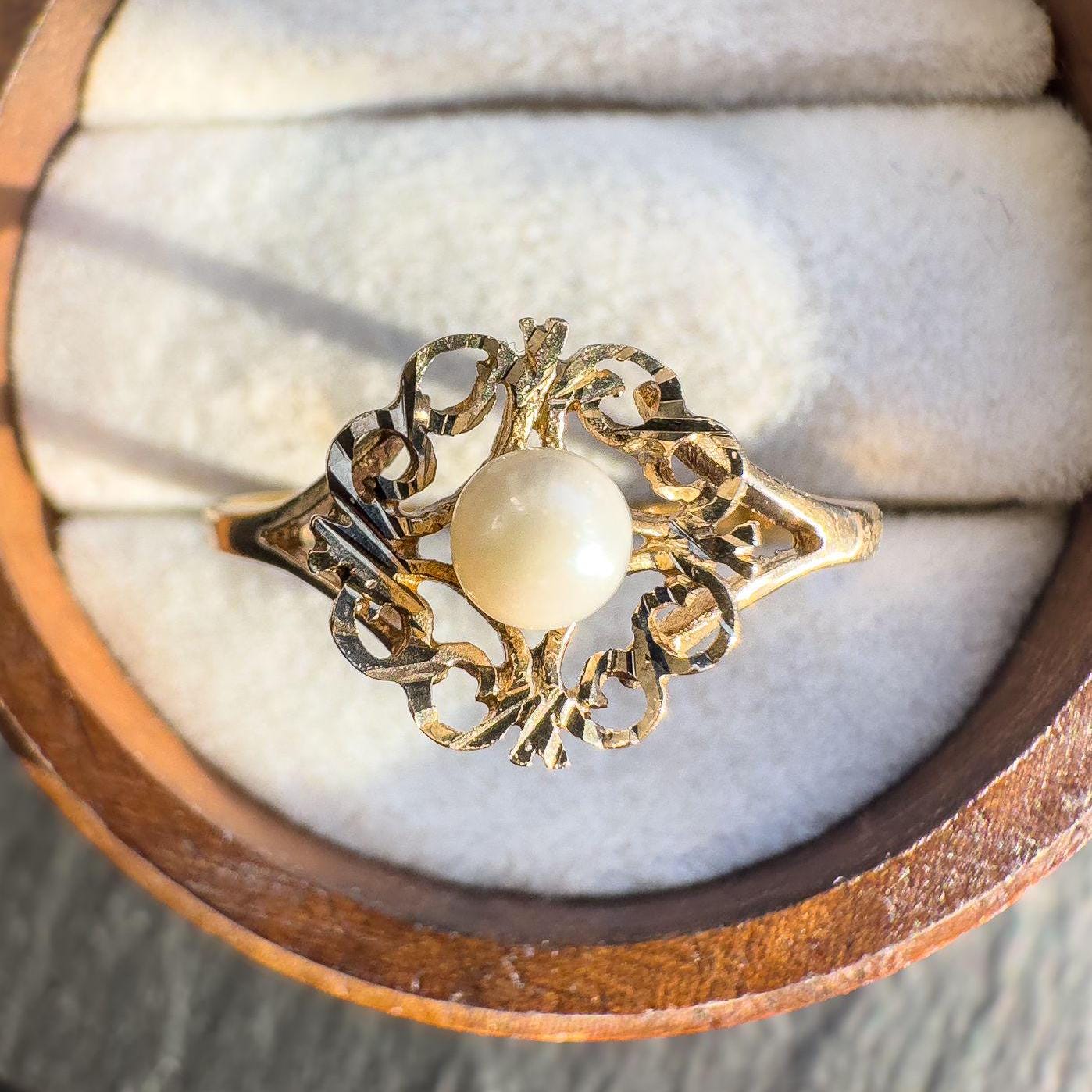 9ct Solid Gold Vintage Pearl Ring | Ornate Floral Design | 9k Gold Women's Ring | Unique Gift Idea | UK N - US 6.25 | Resizable