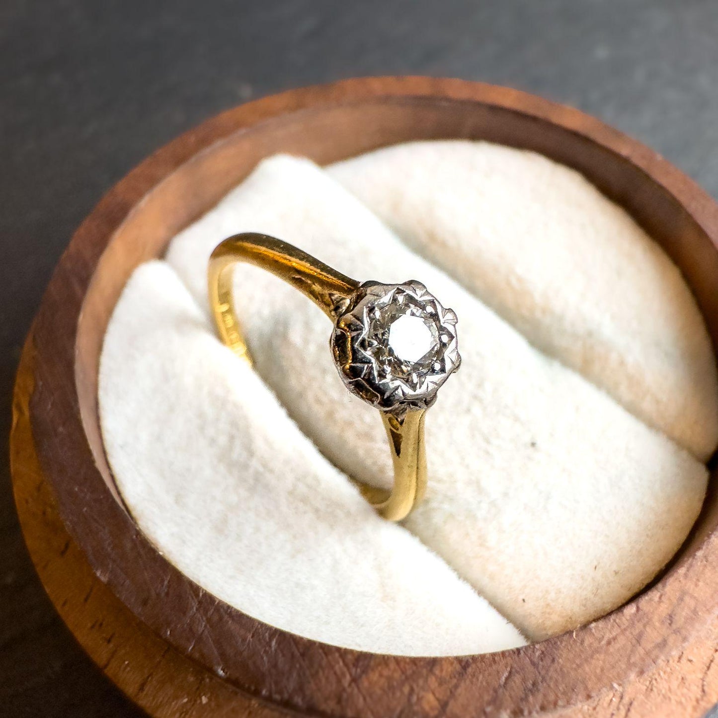 18ct Solid Gold Vintage Diamond Ring with Unique Starburst Design | English Hallmarked | UK J - US 5 | Engagement Ring | Resizable |