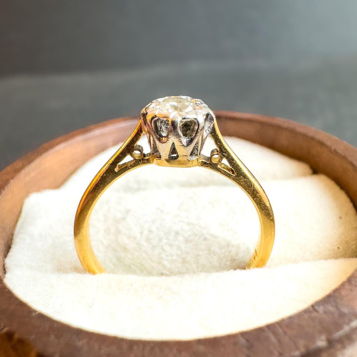 18ct Solid Gold Vintage Diamond Ring with Unique Starburst Design | English Hallmarked | UK J - US 5 | Engagement Ring | Resizable |