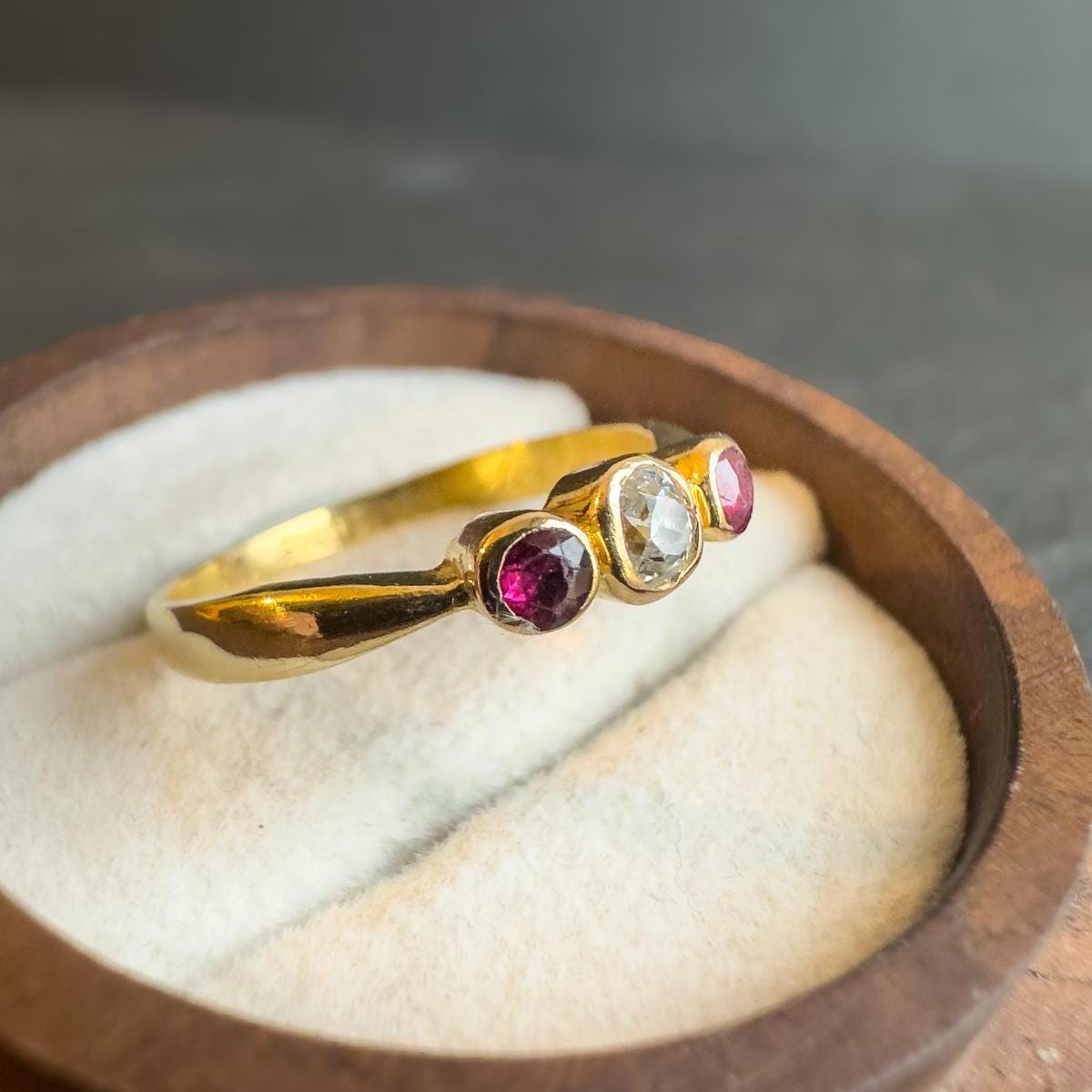 18ct Solid Gold Antique Ruby and Diamond Ring | Three Stone Design | Timeless Elegance | UK P 1/2 - US 8 |