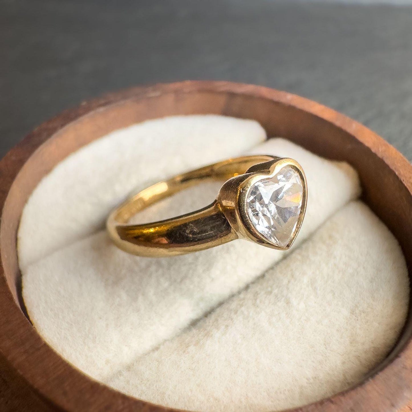 Vintage 9ct Solid Gold | Heart Ring with Sparkling Cubic Zirconia Romantic Jewelry | English Hallmarked | UK J 1/2 - US 5 | Resizable