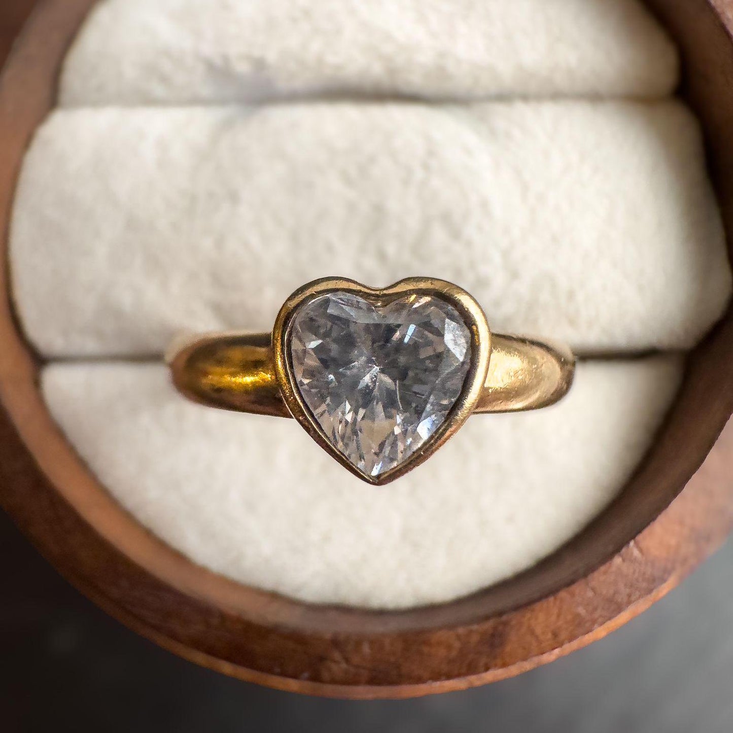 Vintage 9ct Solid Gold | Heart Ring with Sparkling Cubic Zirconia Romantic Jewelry | English Hallmarked | UK J 1/2 - US 5 | Resizable
