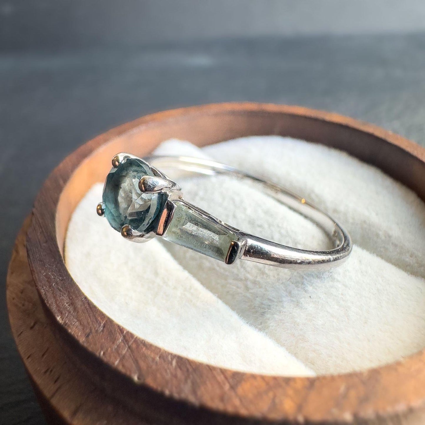 9ct Solid White Gold Vintage Topaz & Aquamarine Ring | UK S - US 9 | Blue Gemstone Jewelry | Vari Cut Elegant Design | English Hallamarks