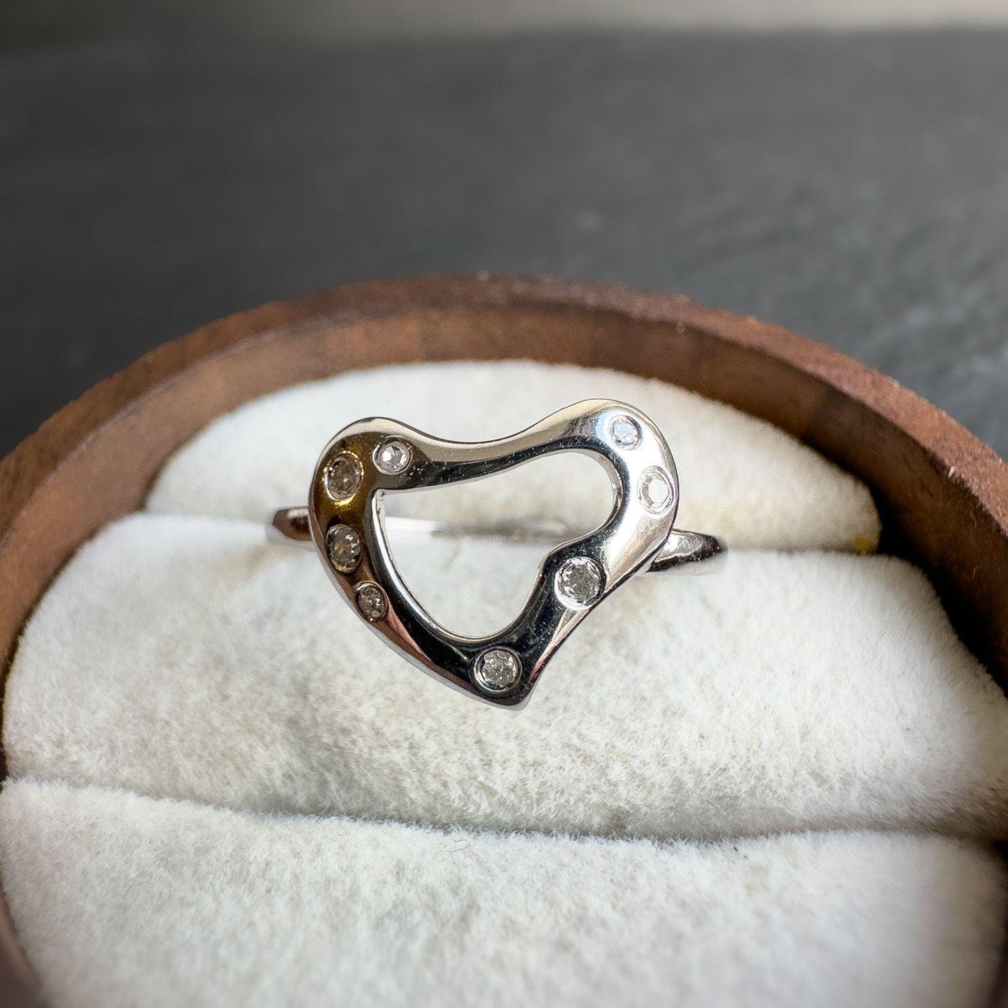 9ct Solid White Gold Vintage Heart Diamond Ring | Open Heart Design with Round Diamond Accents | Hallmarked | UK K - US 5.25 |
