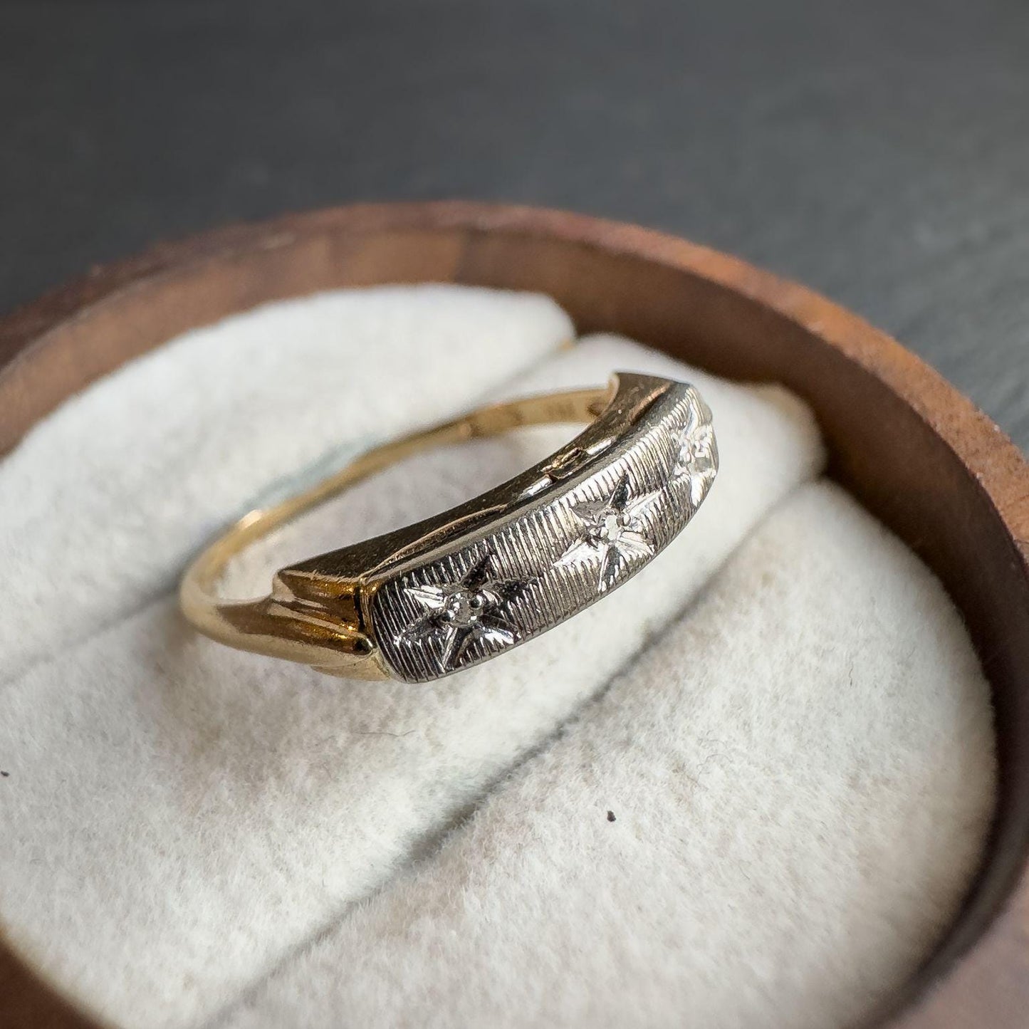 14ct Gold | Diamond Ring with Starburst Design |