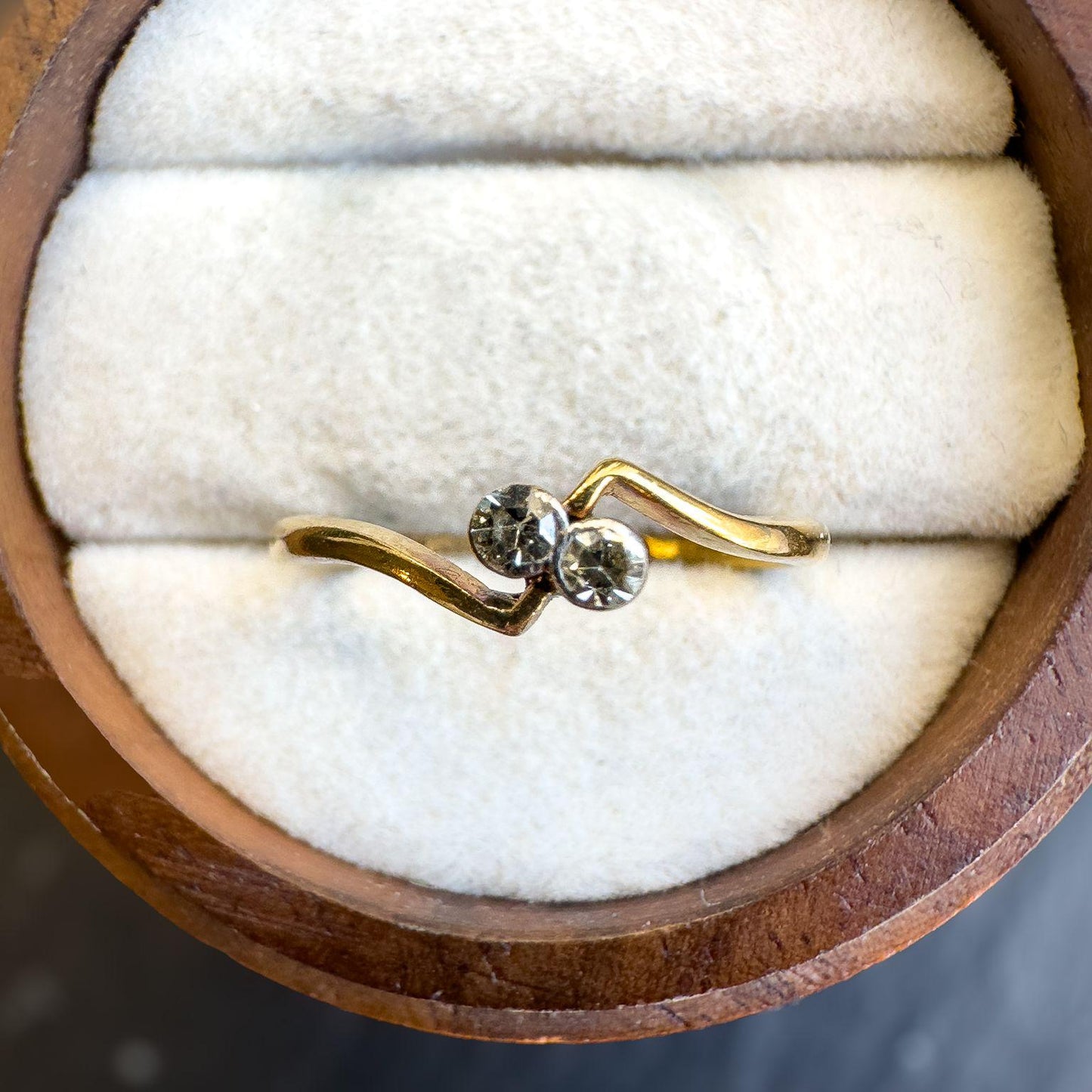 Elegant 18ct Solid Gold Vintage Diamond Ring | Unique Double Stone Crossover Design | Toi et moi | UK J 1/2 - US 5 | Resizable