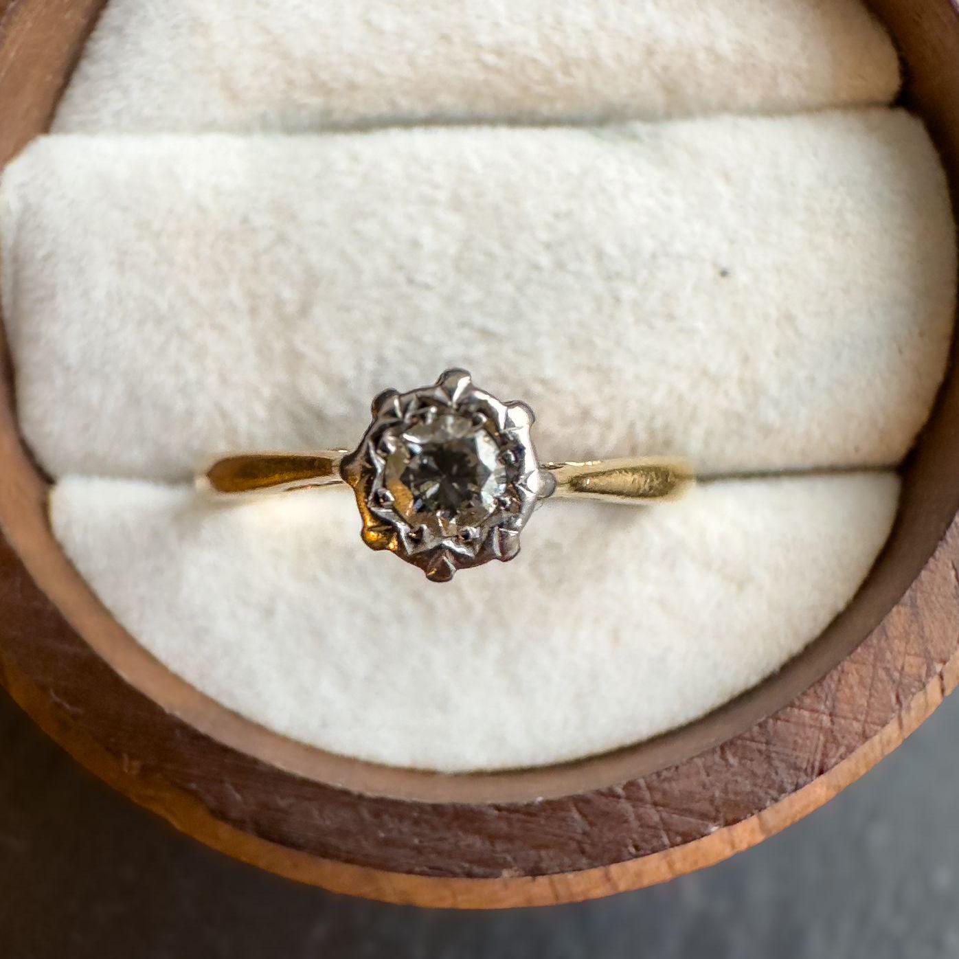 18ct Solid Gold Vintage Diamond Ring with Unique Starburst Design | English Hallmarked | UK J - US 5 | Engagement Ring | Resizable |