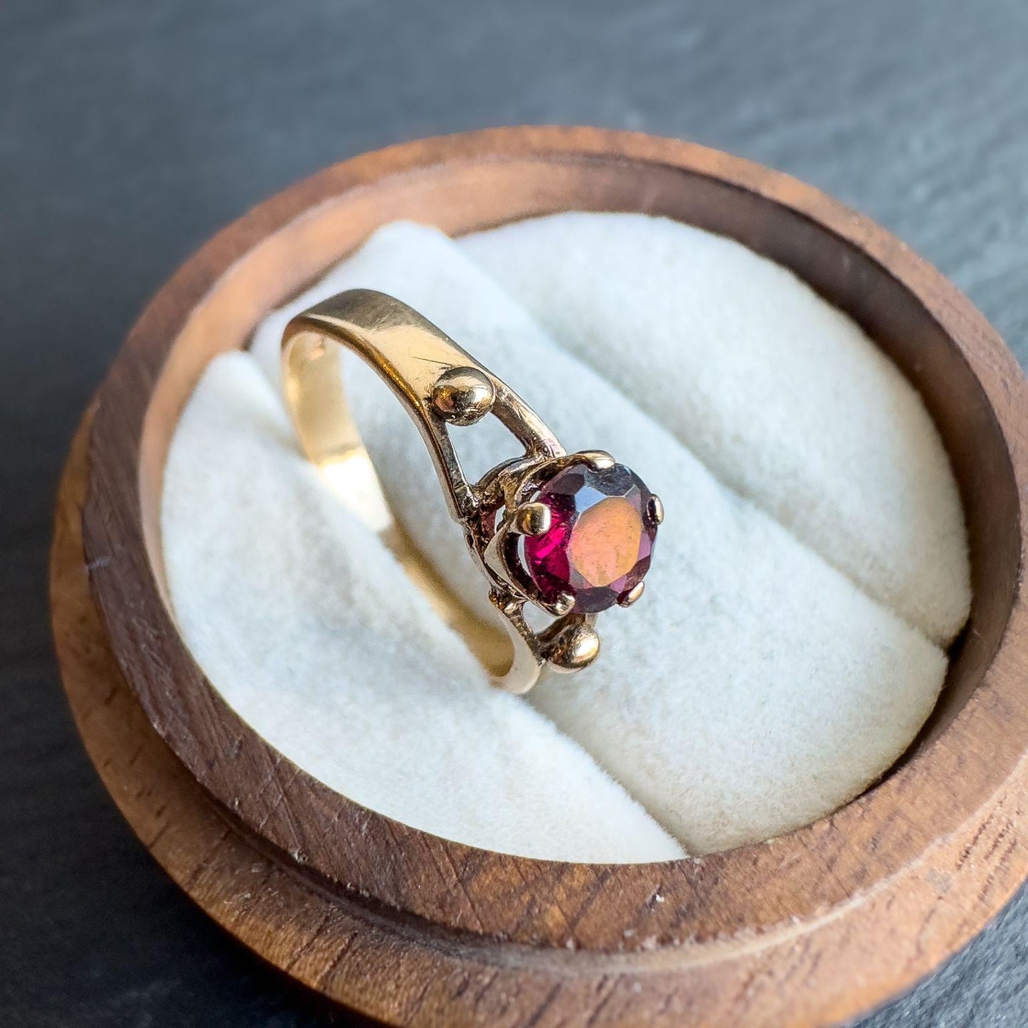 9ct Solid Gold Vintage Garnet Ring | UK L 1/2 - US 6 | English Hallmarked | Elegant Solitaire Design |Classic Vintage Jewelry | Retro Design