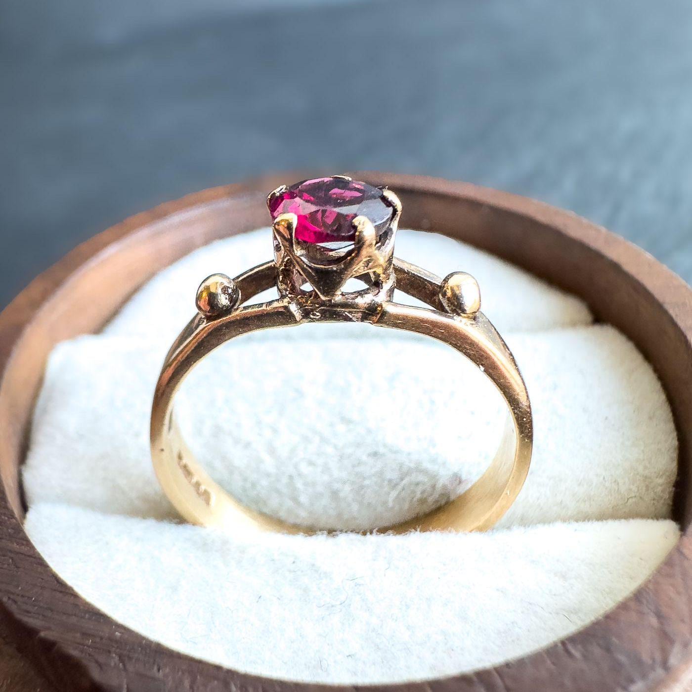 9ct Solid Gold Vintage Garnet Ring | UK L 1/2 - US 6 | English Hallmarked | Elegant Solitaire Design |Classic Vintage Jewelry | Retro Design